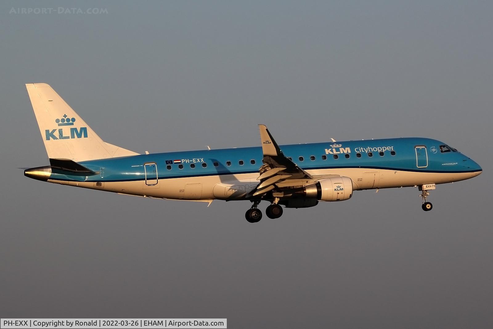 PH-EXX, 2018 Embraer 175STD (ERJ-170-200) C/N 17000711, at spl