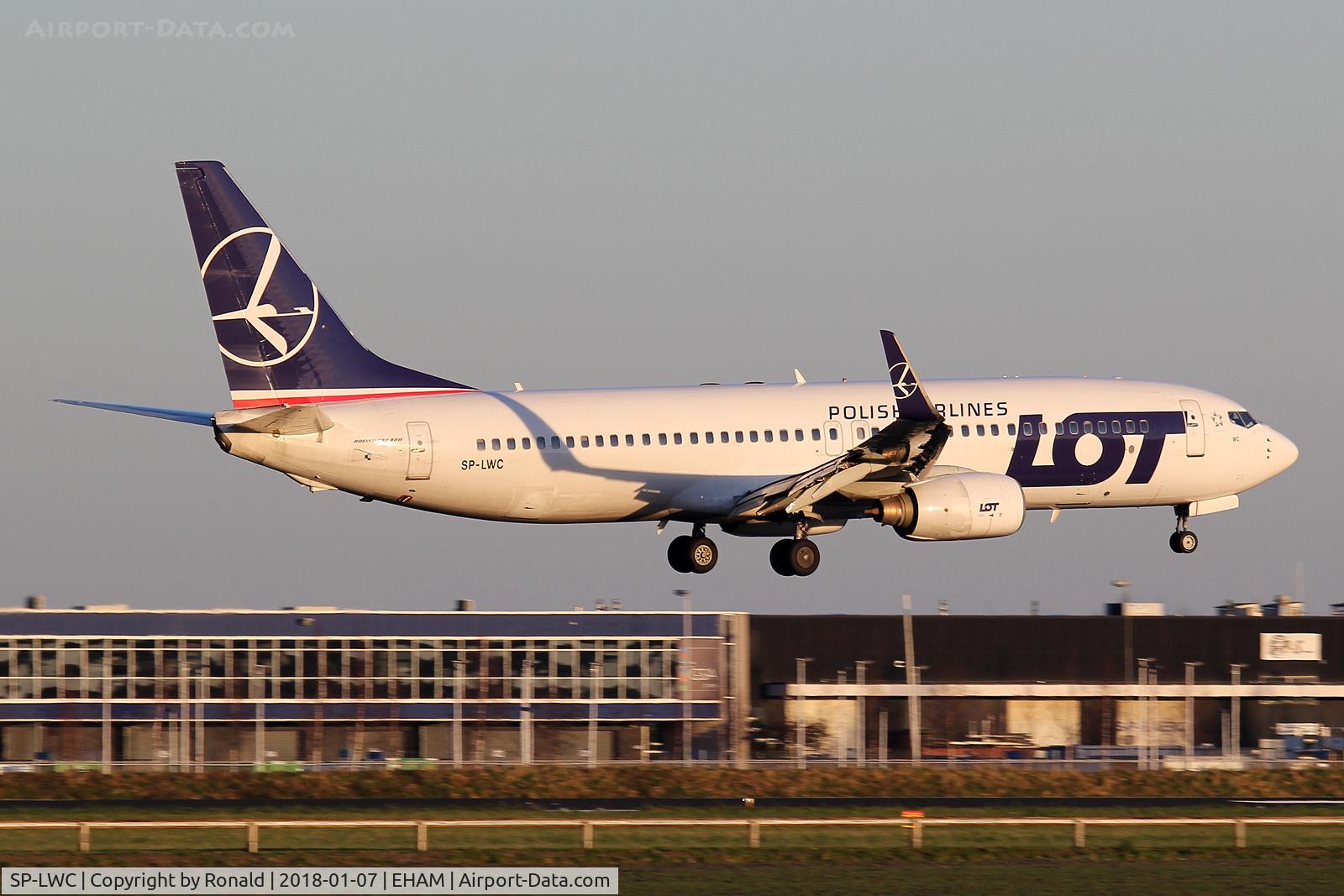 SP-LWC, 2005 Boeing 737-89P C/N 30691, at spl