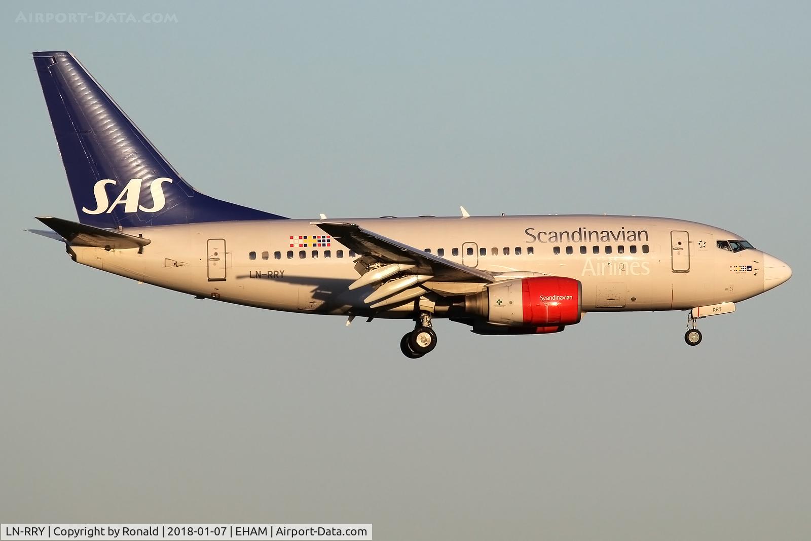 LN-RRY, 1998 Boeing 737-683 C/N 28297, at spl