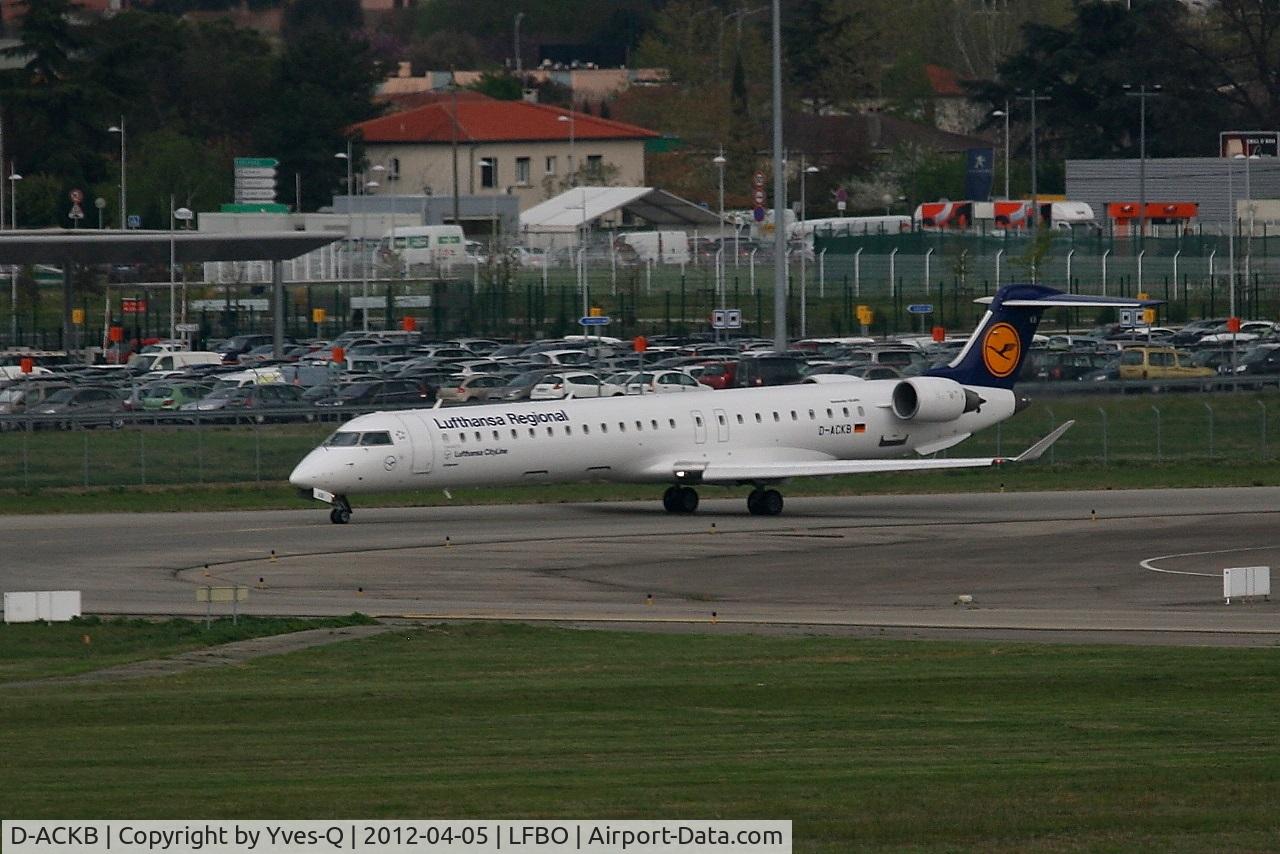 D-ACKB, 2006 Bombardier CRJ-900LR (CL-600-2D24) C/N 15073, Bombardier CRJ-900LR, Taxiing rwy 32L, Toulouse Blagnac Airport (LFBO-TLS)