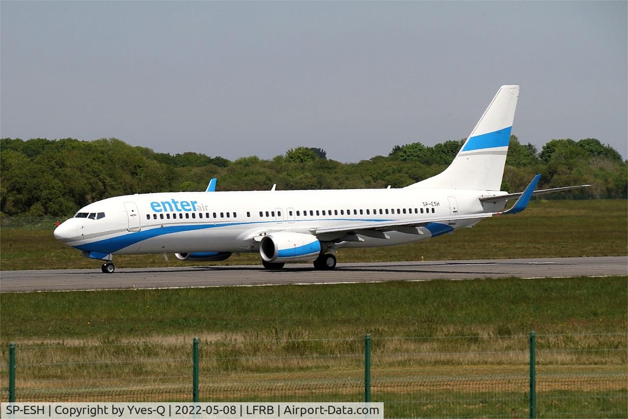 SP-ESH, 2009 Boeing 737-81M C/N 35287, Boeing 737-81M, Taxiing rwy 07R, Brest-Bretagne Airport (LFRB-BES)