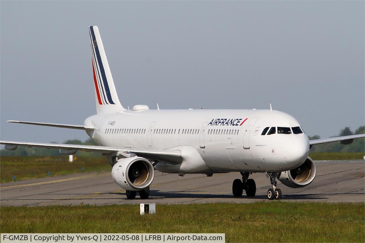 F-GMZB, 1994 Airbus A321-111 C/N 509, Airbus A321-111, Taxiing to boarding ramp, Brest-Bretagne Airport (LFRB-BES)