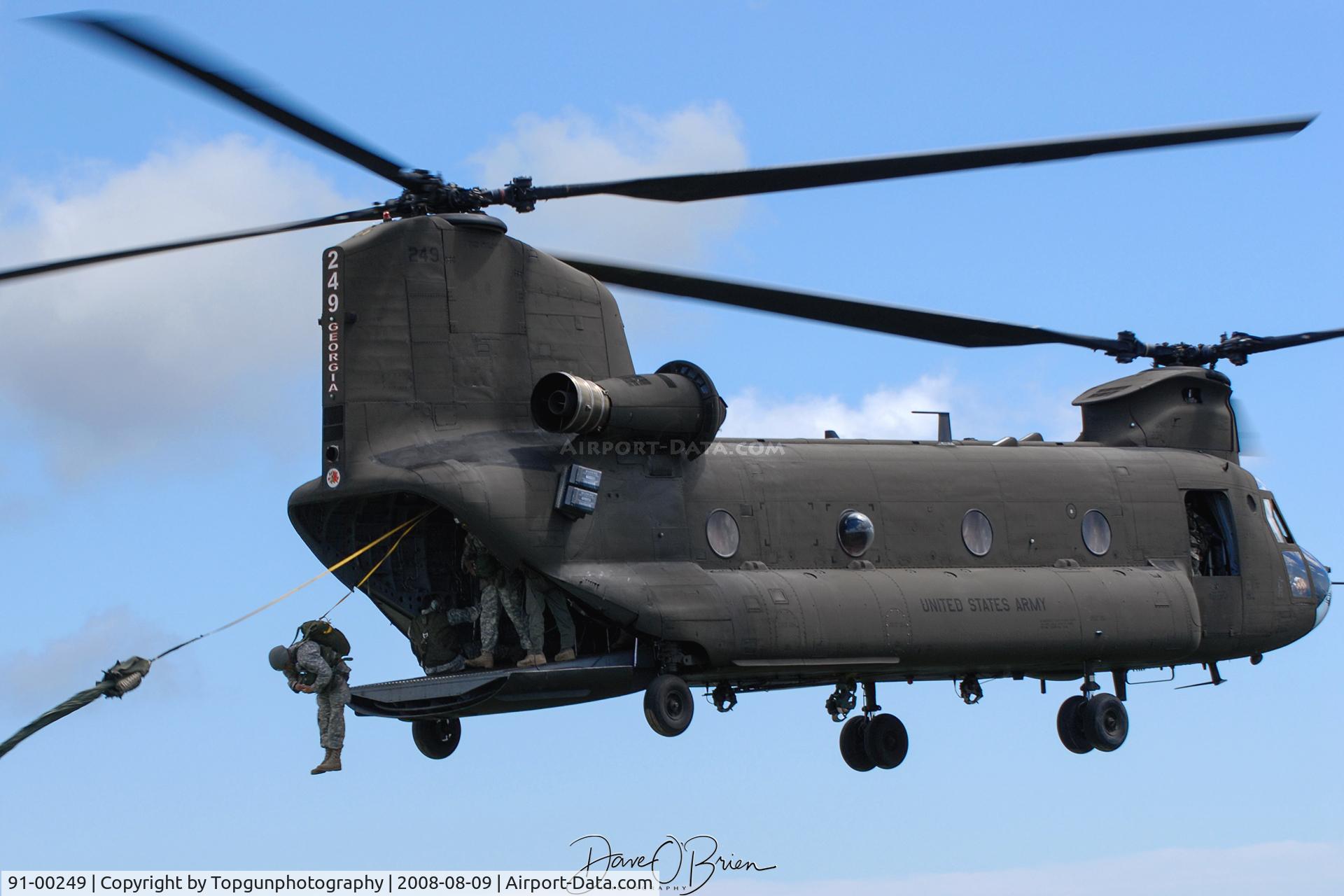 91-00249, 1992 Boeing CH-47D Chinook C/N M3398, jumpers away