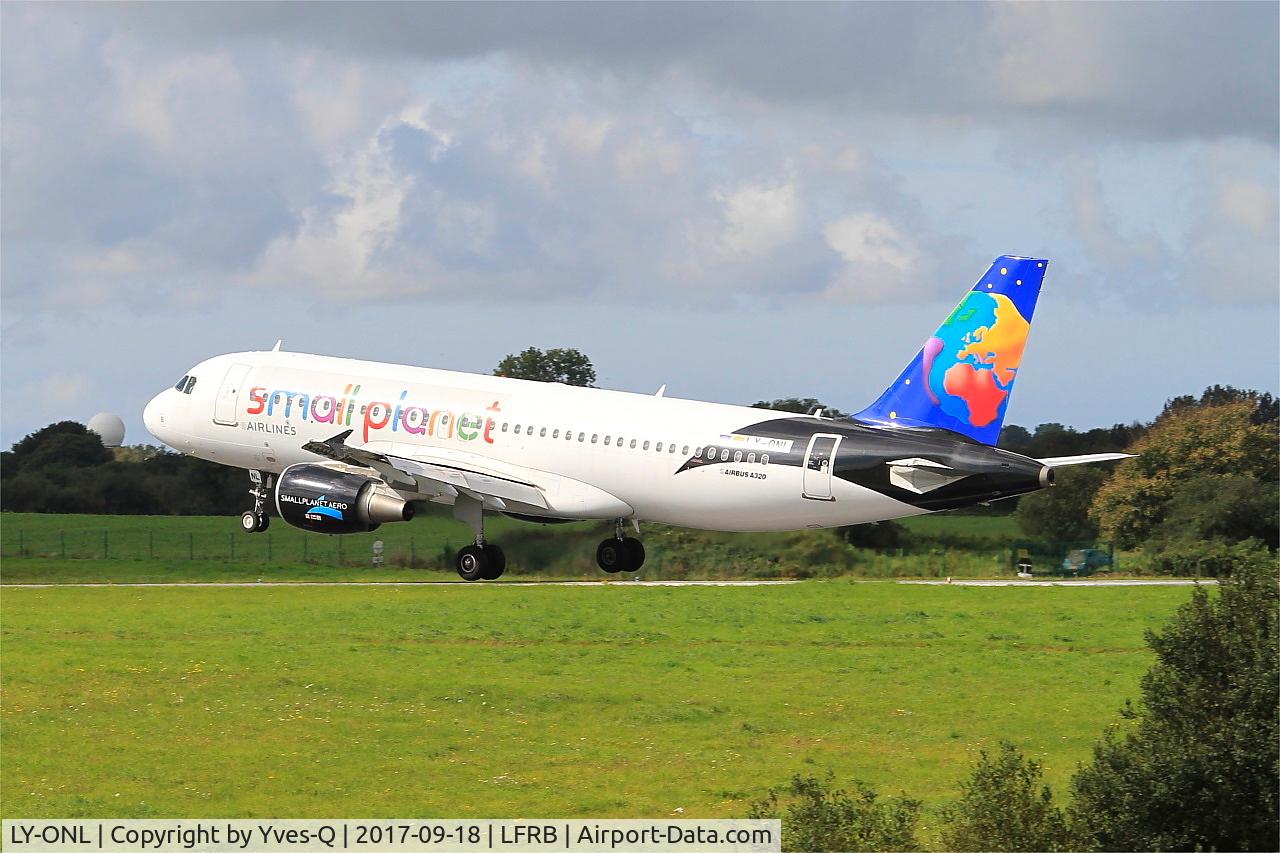 LY-ONL, 2010 Airbus A320-214 C/N 4489, Airbus A320-214, Landing rwy 25L, Brest-Bretagne airport (LFRB-BES)