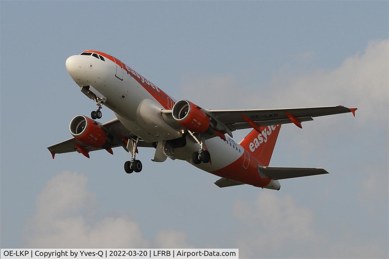 OE-LKP, 2008 Airbus A319-111 C/N 3702, Airbus A319-111, Take off rwy 25L, Brest-Bretagne airport (LFRB-BES)