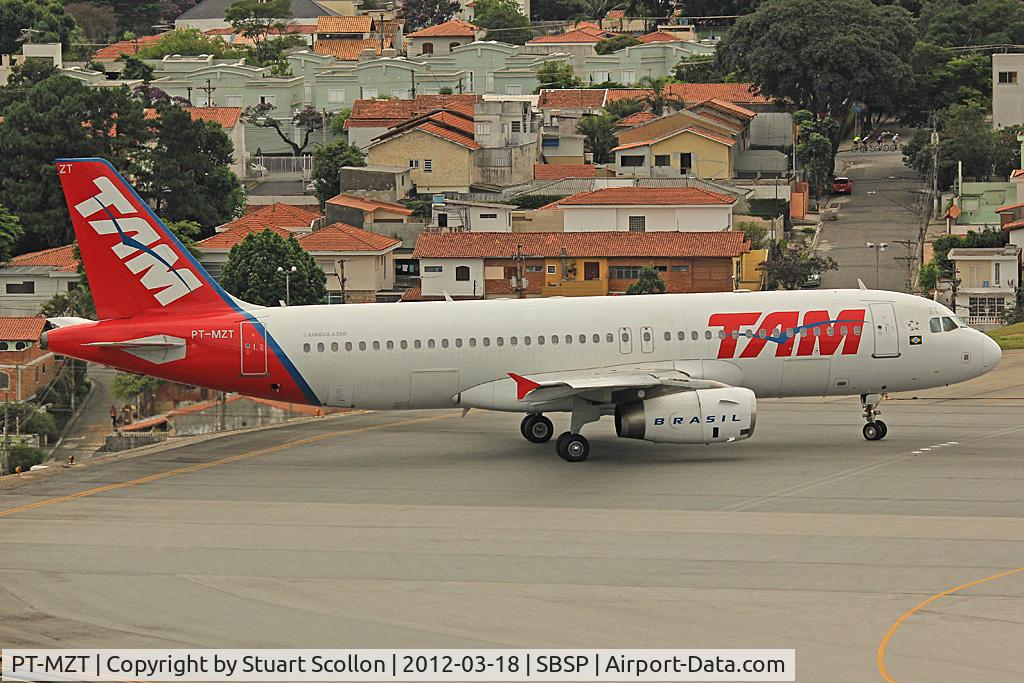 PT-MZT, 2001 Airbus A320-232 C/N 1486, TAM CGH