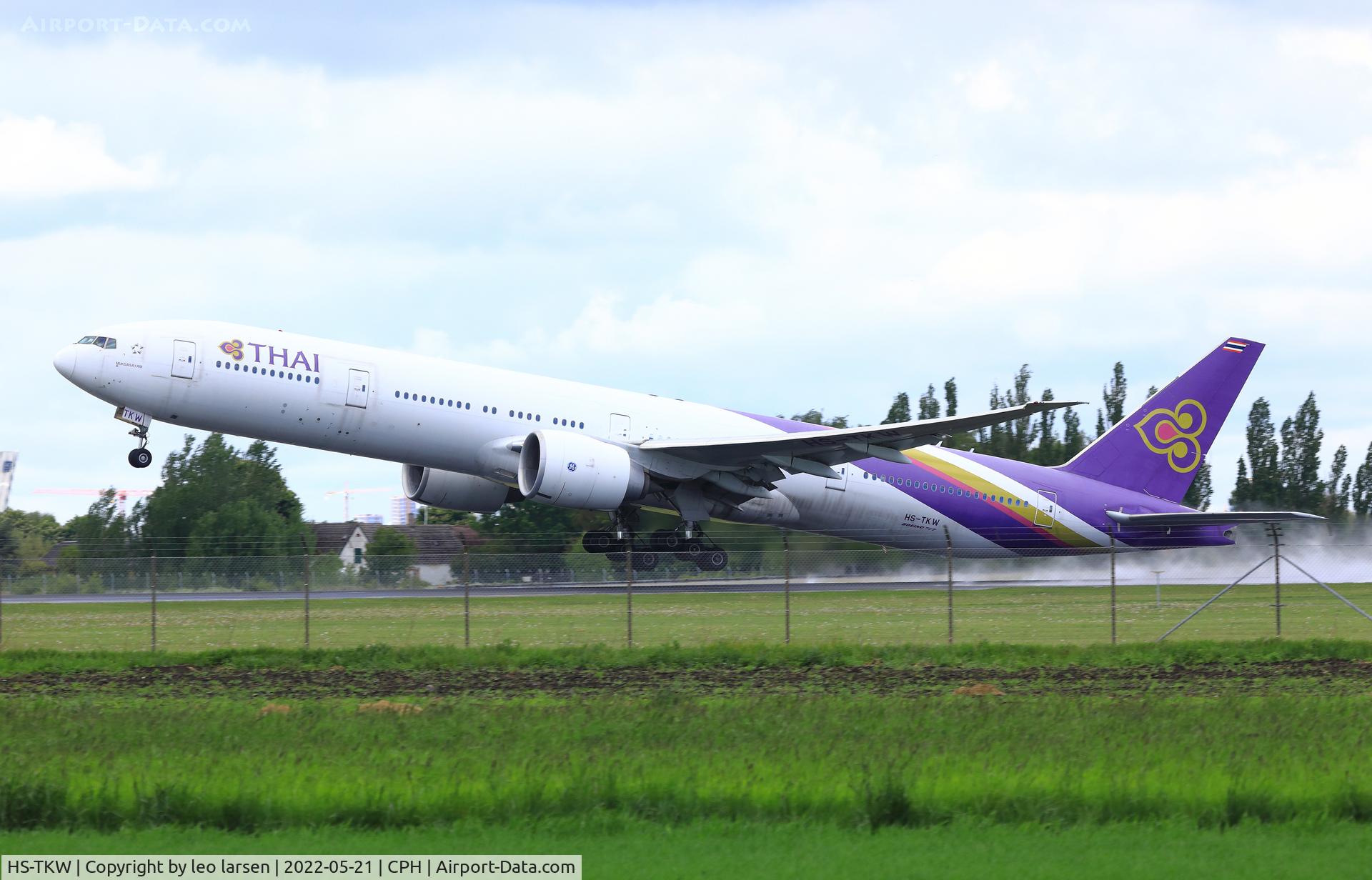 HS-TKW, 2014 Boeing 777-3D7/ER C/N 42112, Copenhagen 21.5.2022