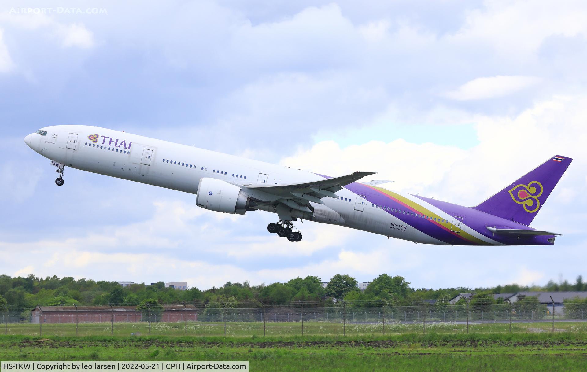HS-TKW, 2014 Boeing 777-3D7/ER C/N 42112, Copenhagen 21.5.2022