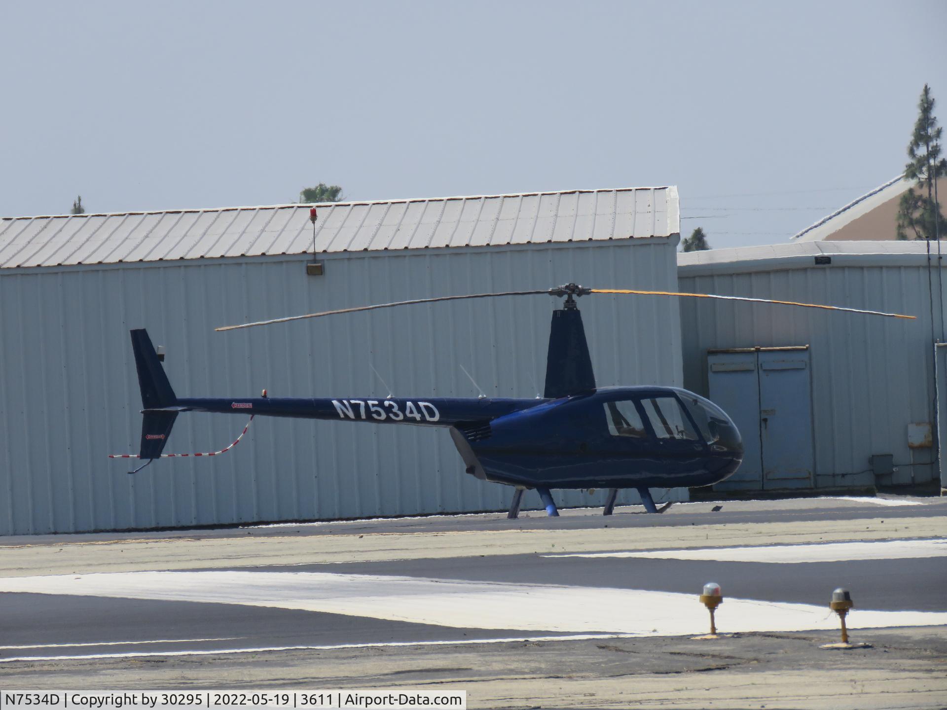 N7534D, 2005 Robinson R44 II C/N 10780, Parked