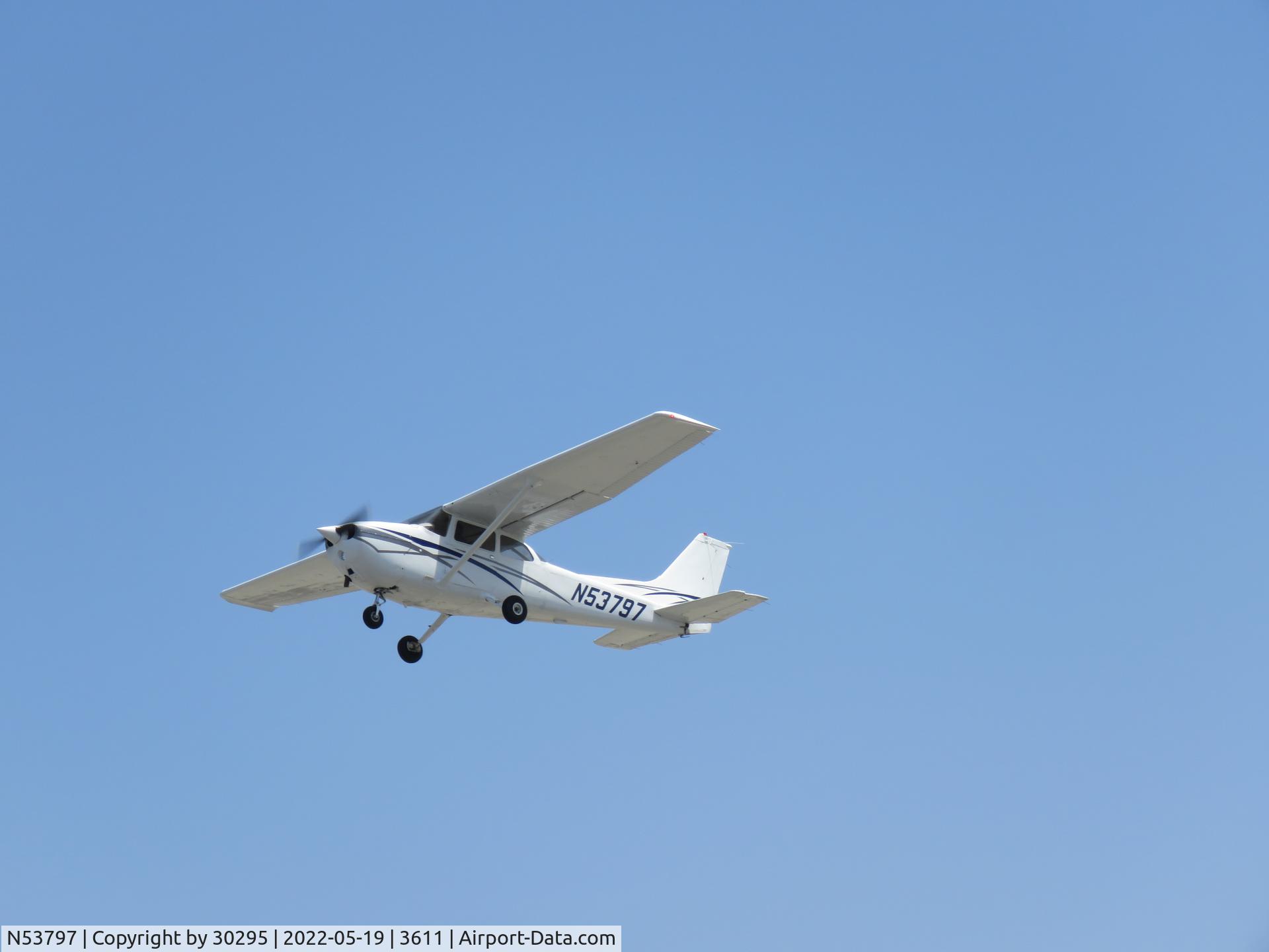 N53797, 1981 Cessna 172P Skyhawk C/N 172-74819, Westbound