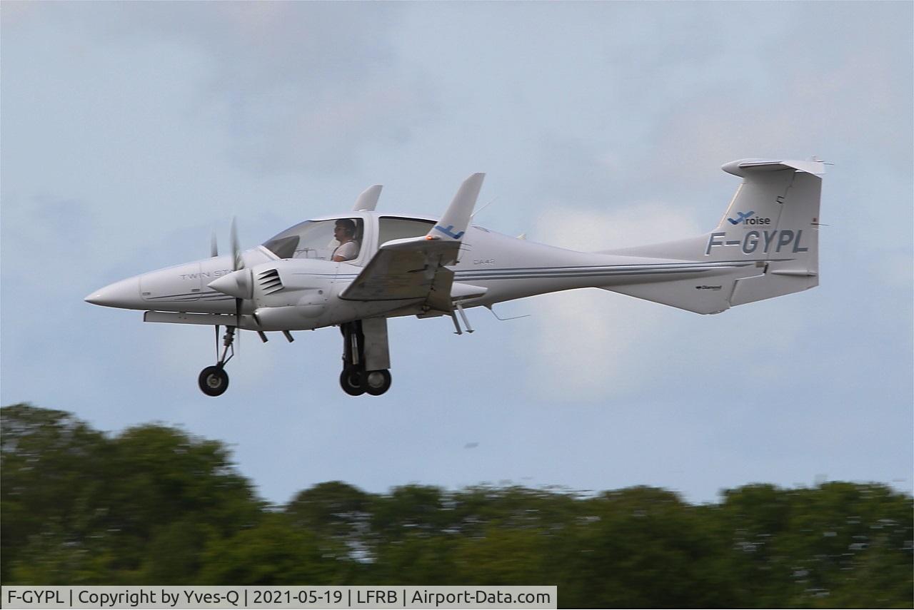 F-GYPL, Diamond DA-42 Twin Star C/N 42.050, Diamond DA-42 Twin Star, On final rwy 25L, Brest-Bretagne airport (LFRB-BES)