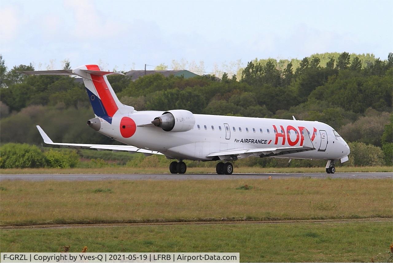 F-GRZL, 2006 Bombardier CRJ-700 (CL-600-2C10) Regional Jet C/N 10245, Bombardier CRJ-700, Taxiing rwy 25L, Brest-Bretagne Airport (LFRB-BES)