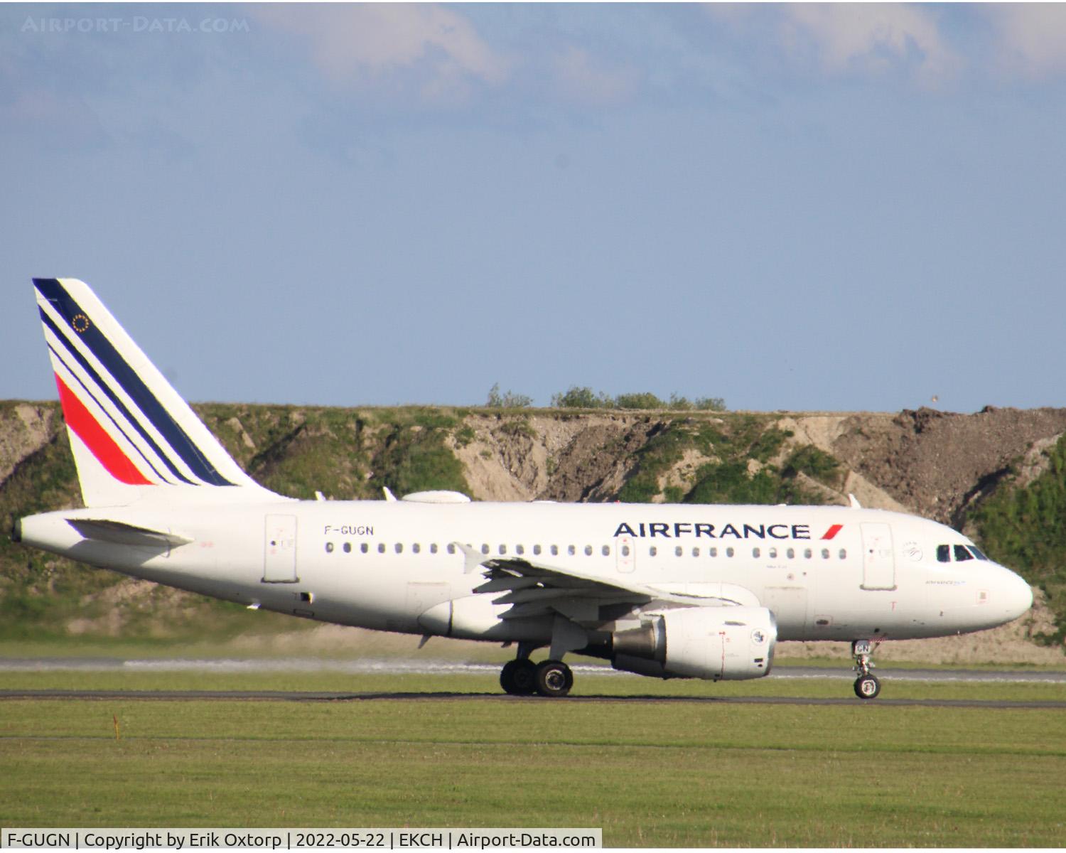 F-GUGN, 2006 Airbus A318-111 C/N 2918, F-GUGN taxi for take off rw 04R