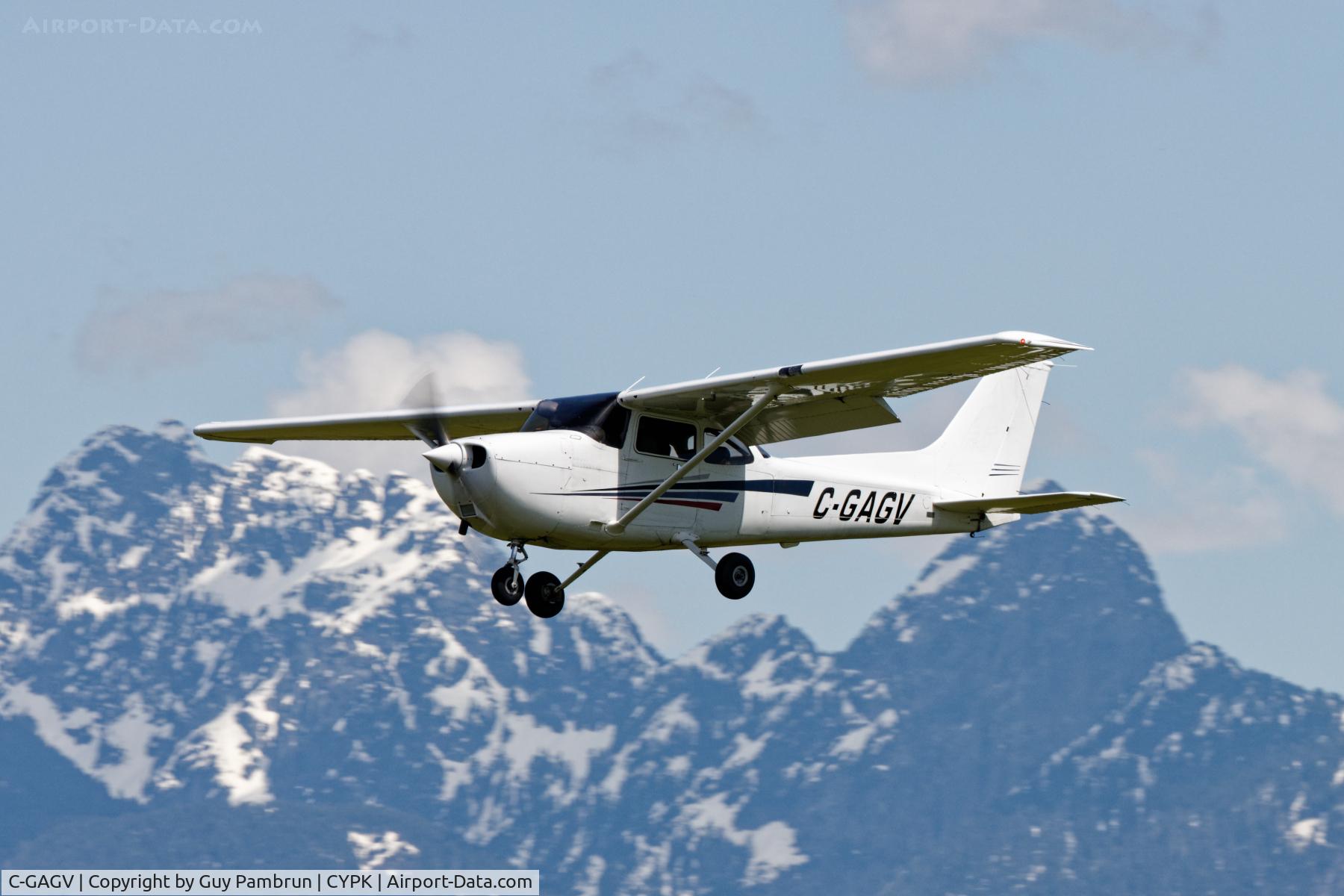 C-GAGV, 2001 Cessna 172S C/N 172S8799, Landing on 26L