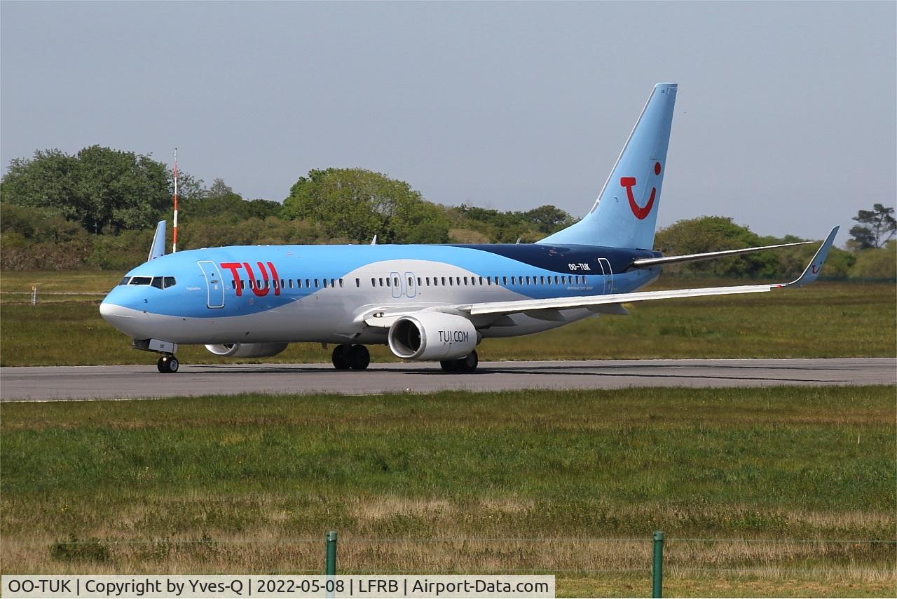 OO-TUK, 2011 Boeing 737-86J C/N 36119, Boeing 737-86J, Taxiing rwy 07R, Brest-Bretagne airport (LFRB-BES)