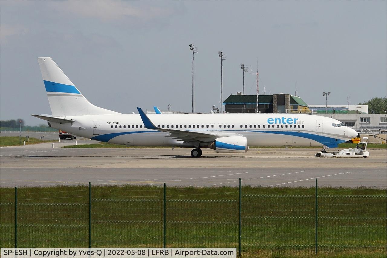 SP-ESH, 2009 Boeing 737-81M C/N 35287, Boeing 737-81M, Push back, Brest-Bretagne Airport (LFRB-BES)
