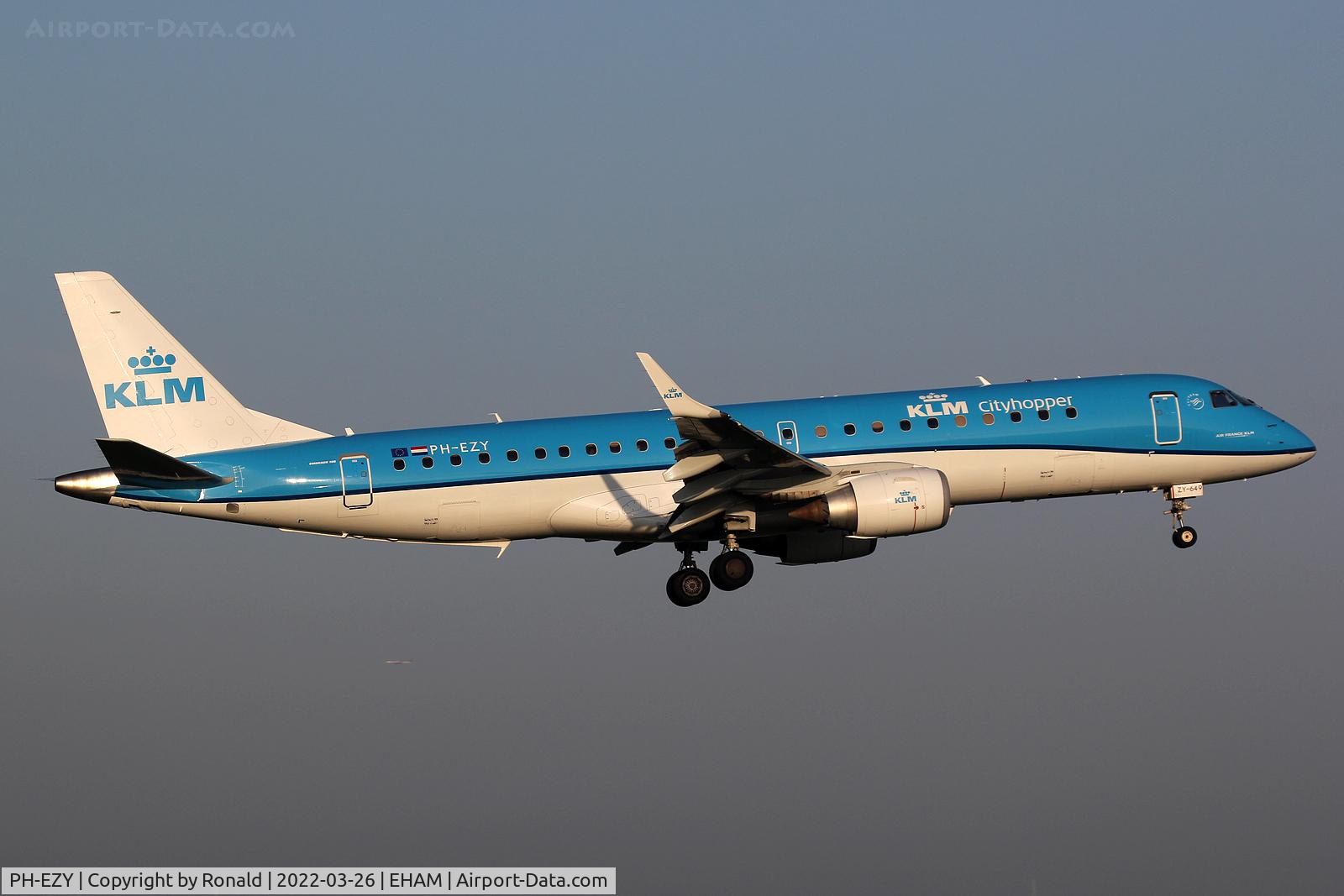 PH-EZY, 2013 Embraer 190STD (ERJ-190-100) C/N 19000649, at spl