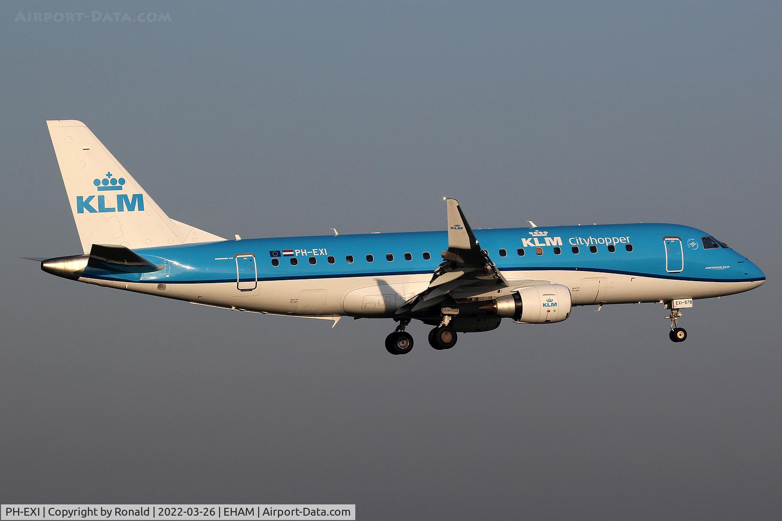 PH-EXI, 2016 Embraer 175STD (ERJ-170-200) C/N 17000578, at spl