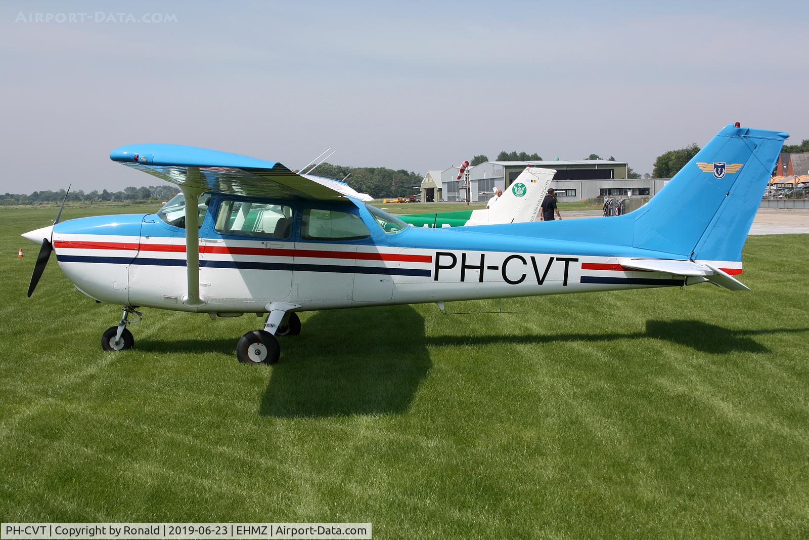 PH-CVT, Cessna 172P C/N 17275333, at ehmz