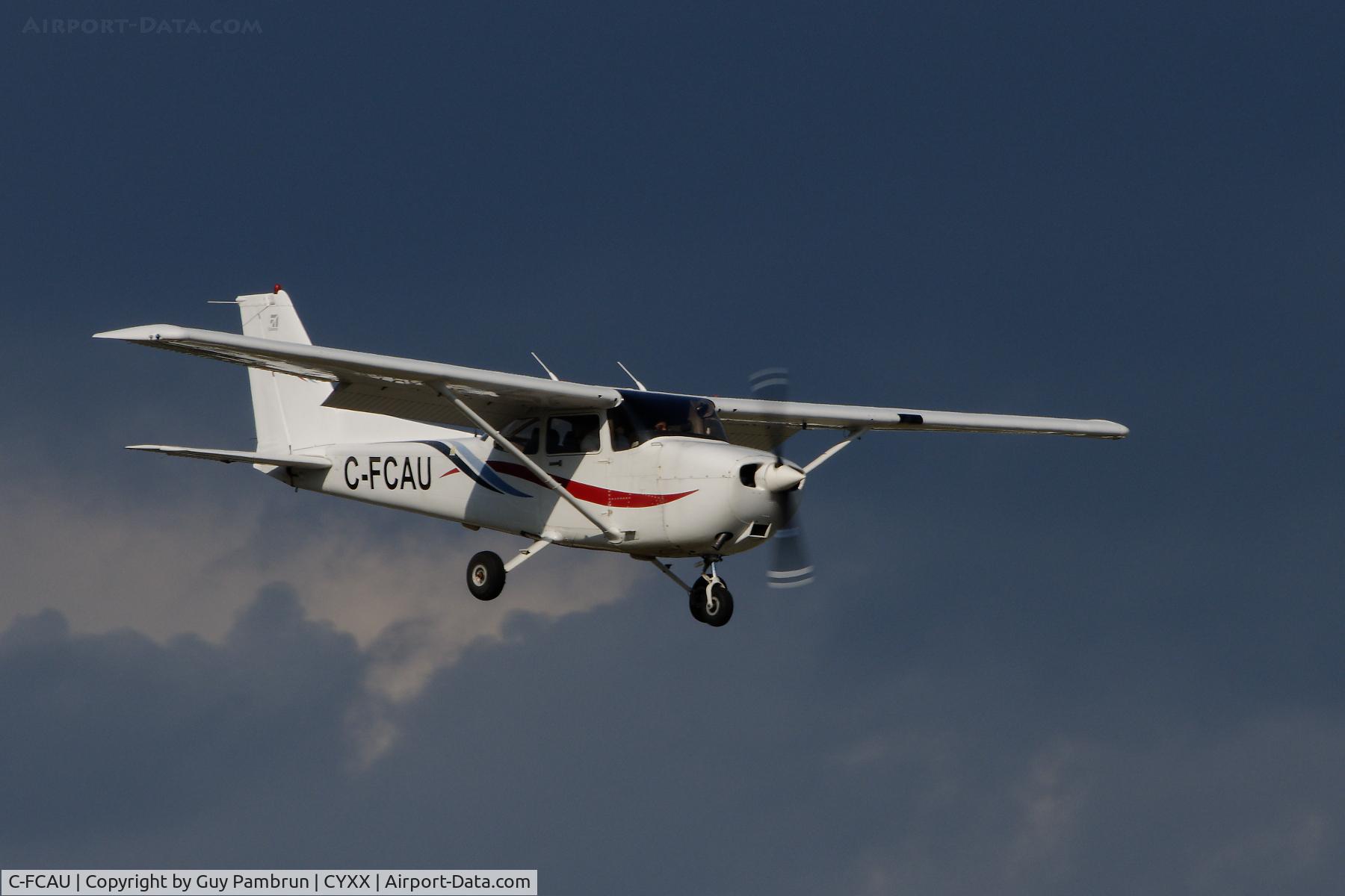 C-FCAU, 1999 Cessna 172R C/N 17280802, Landing on 19