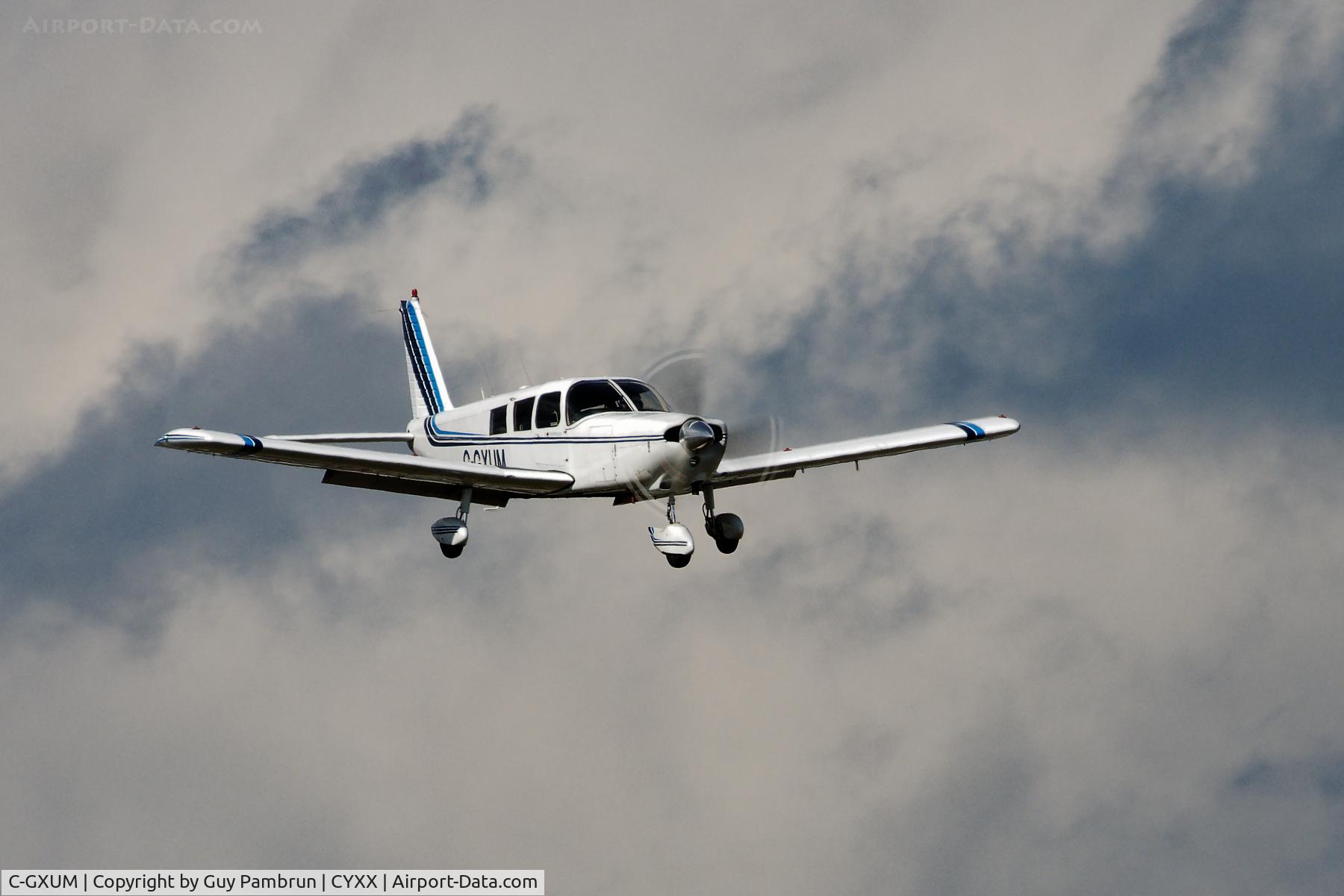 C-GXUM, 1966 Piper PA-32-260 Cherokee Six C/N 32-424, Landing on 19