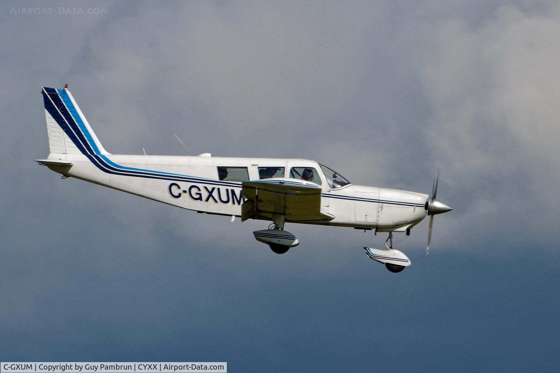 C-GXUM, 1966 Piper PA-32-260 Cherokee Six C/N 32-424, Landing on 19