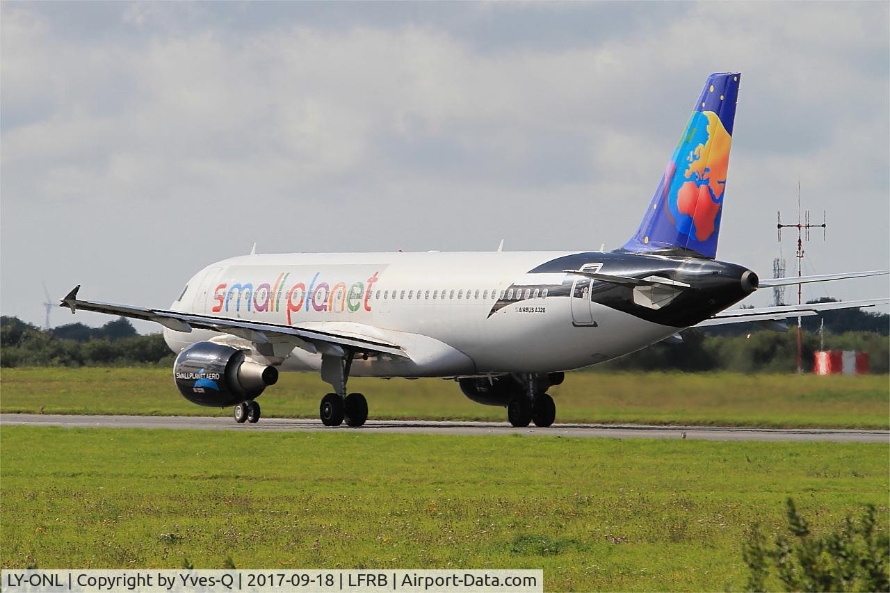 LY-ONL, 2010 Airbus A320-214 C/N 4489, Airbus A320-214, Take off run rwy 25L, Brest-Bretagne airport (LFRB-BES)
