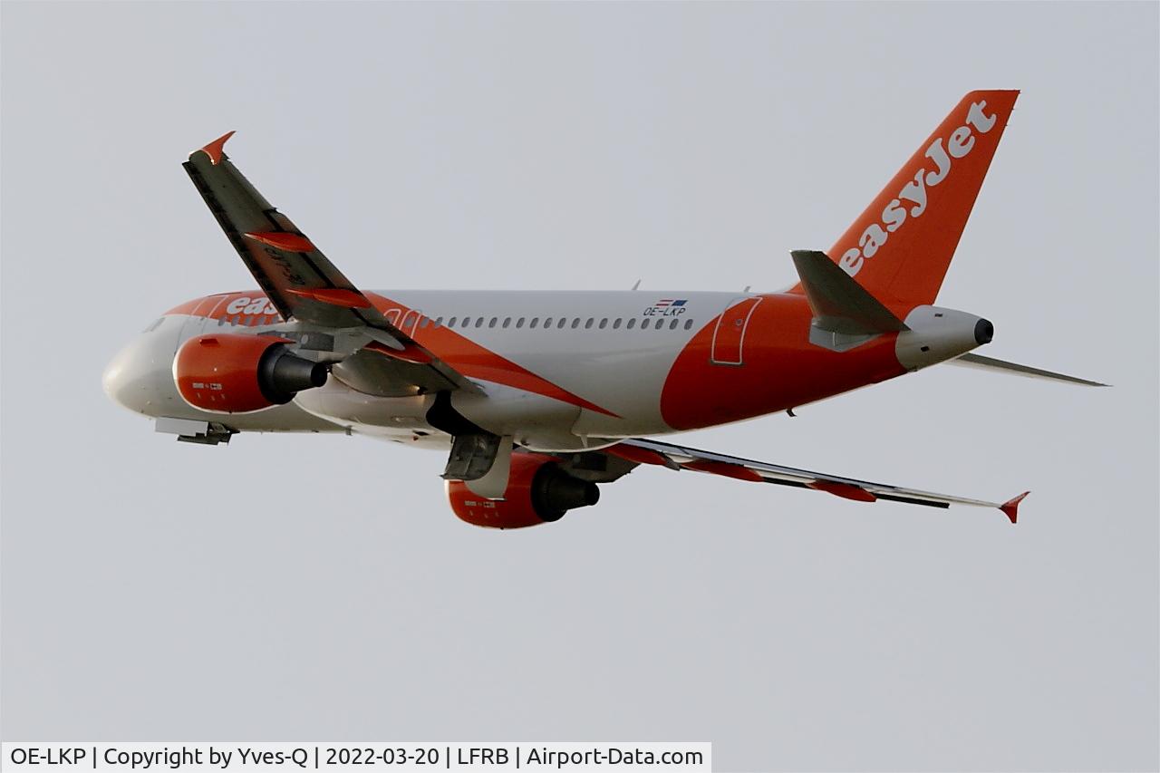 OE-LKP, 2008 Airbus A319-111 C/N 3702, Airbus A319-111, Climbing from rwy 25L, Brest-Bretagne airport (LFRB-BES)