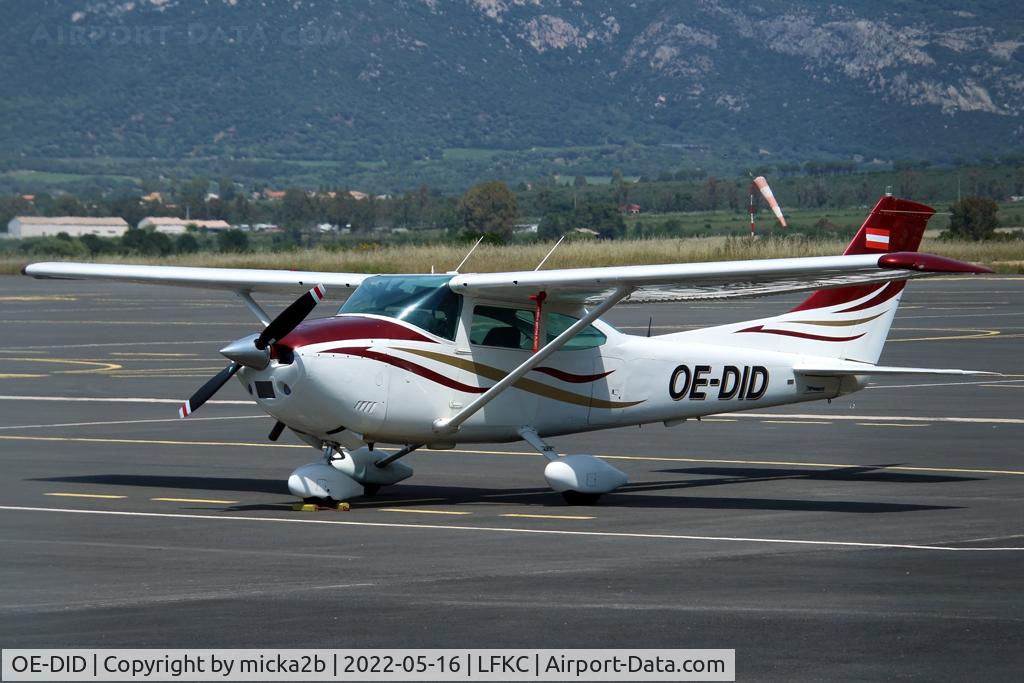 OE-DID, 1997 Cessna 182P Skylane C/N 18264446, Parked