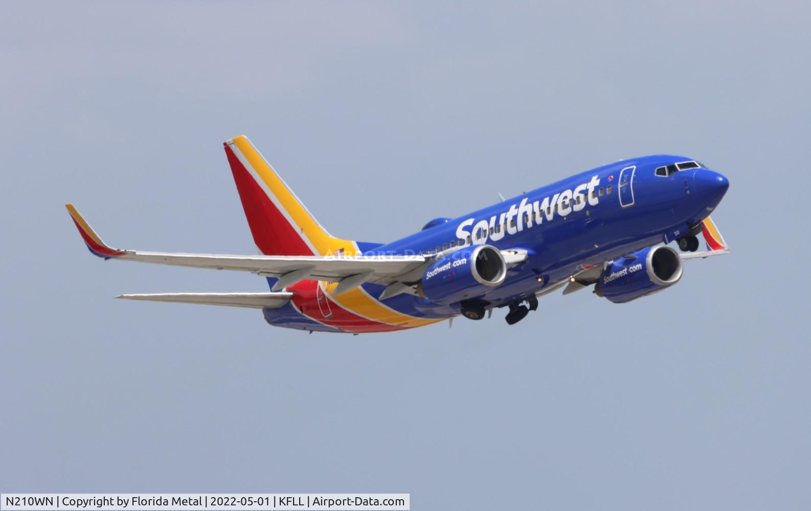 N210WN, 2005 Boeing 737-7H4 C/N 34162, FLL 2022