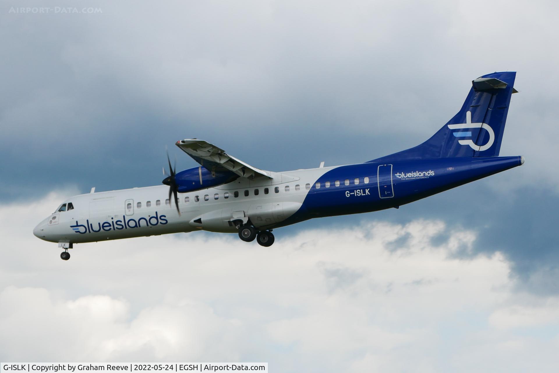 G-ISLK, 2000 ATR 72-212A C/N 634, Landing at Norwich.