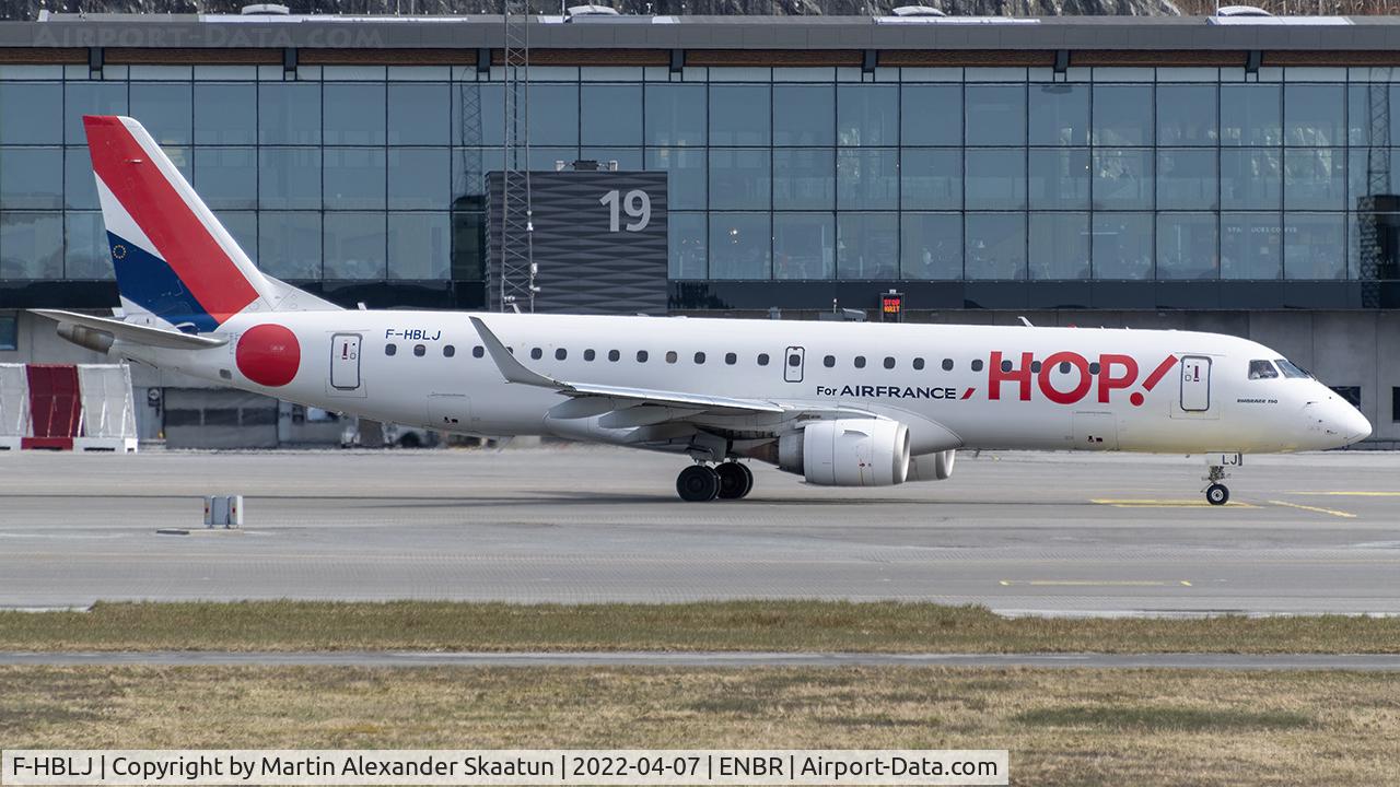 F-HBLJ, 2009 Embraer 190LR (ERJ-190-100LR) C/N 19000133, Taxying out for departue.