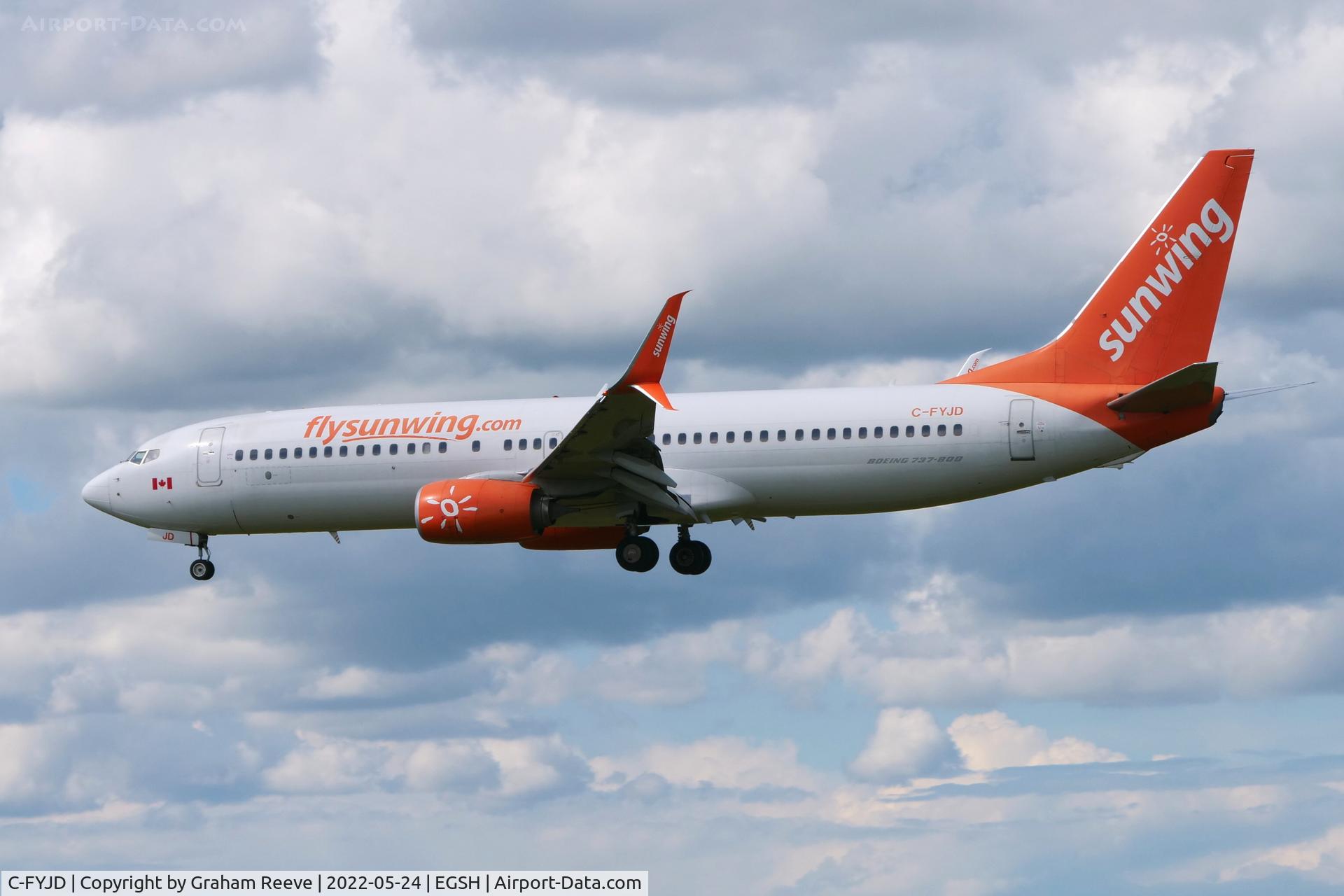 C-FYJD, 2015 Boeing 737-8Q8 C/N 41807, Landing at Norwich.