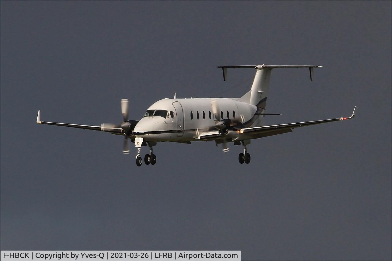 F-HBCK, 1999 Beech 1900D C/N UE-374, Beech 1900D, Short approach rwy 25L, Brest-Bretagne Airport (LFRB-BES)