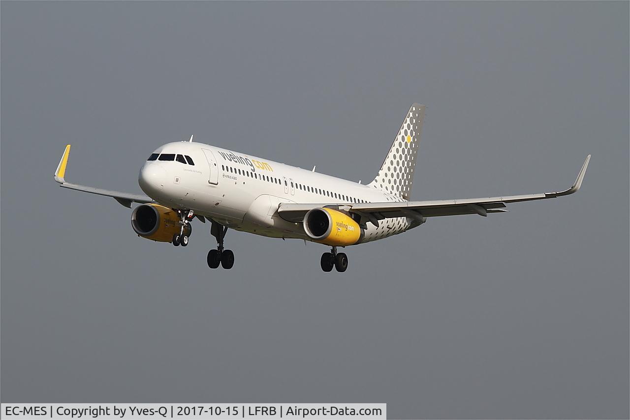 EC-MES, 2015 Airbus A320-232 C/N 6518, Airbus A320-232, Short approach rwy 25L, Brest-Bretagne airport (LFRB-BES)