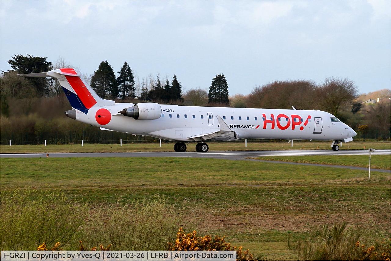 F-GRZI, Canadair CRJ-702 (CL-600-2C10) Regional Jet C/N 10093, Canadair CRJ-702, Taxiing rwy 25L, Brest-Bretagne Airport (LFRB-BES)