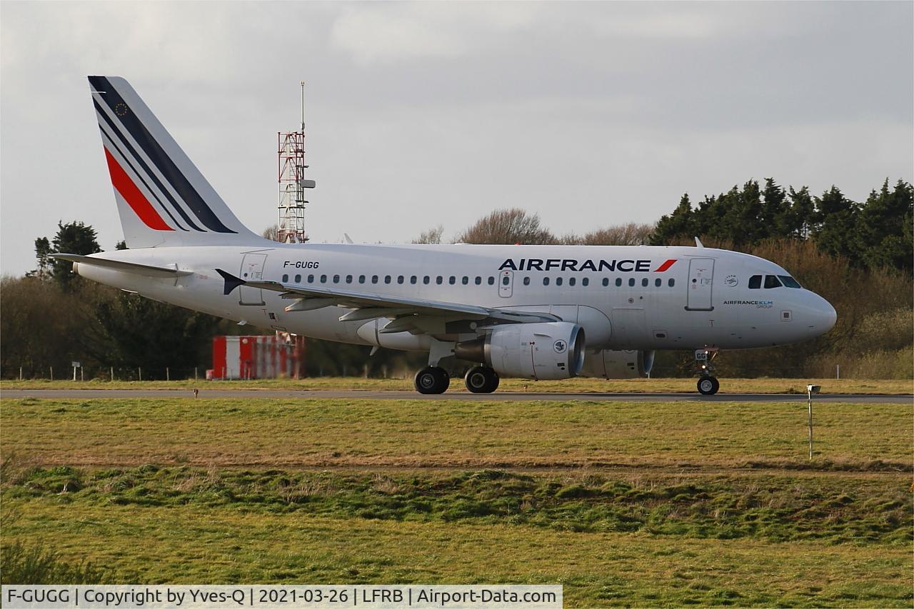 F-GUGG, 2004 Airbus A318-111 C/N 2317, Airbus A318-111, Taxiing rwy 25L, Brest-Bretagne airport (LFRB-BES)