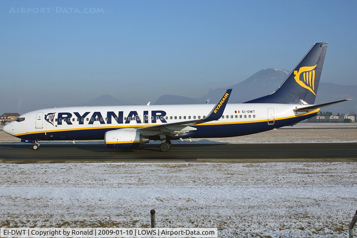 EI-DWT, 2008 Boeing 737-8AS C/N 33626, at lows