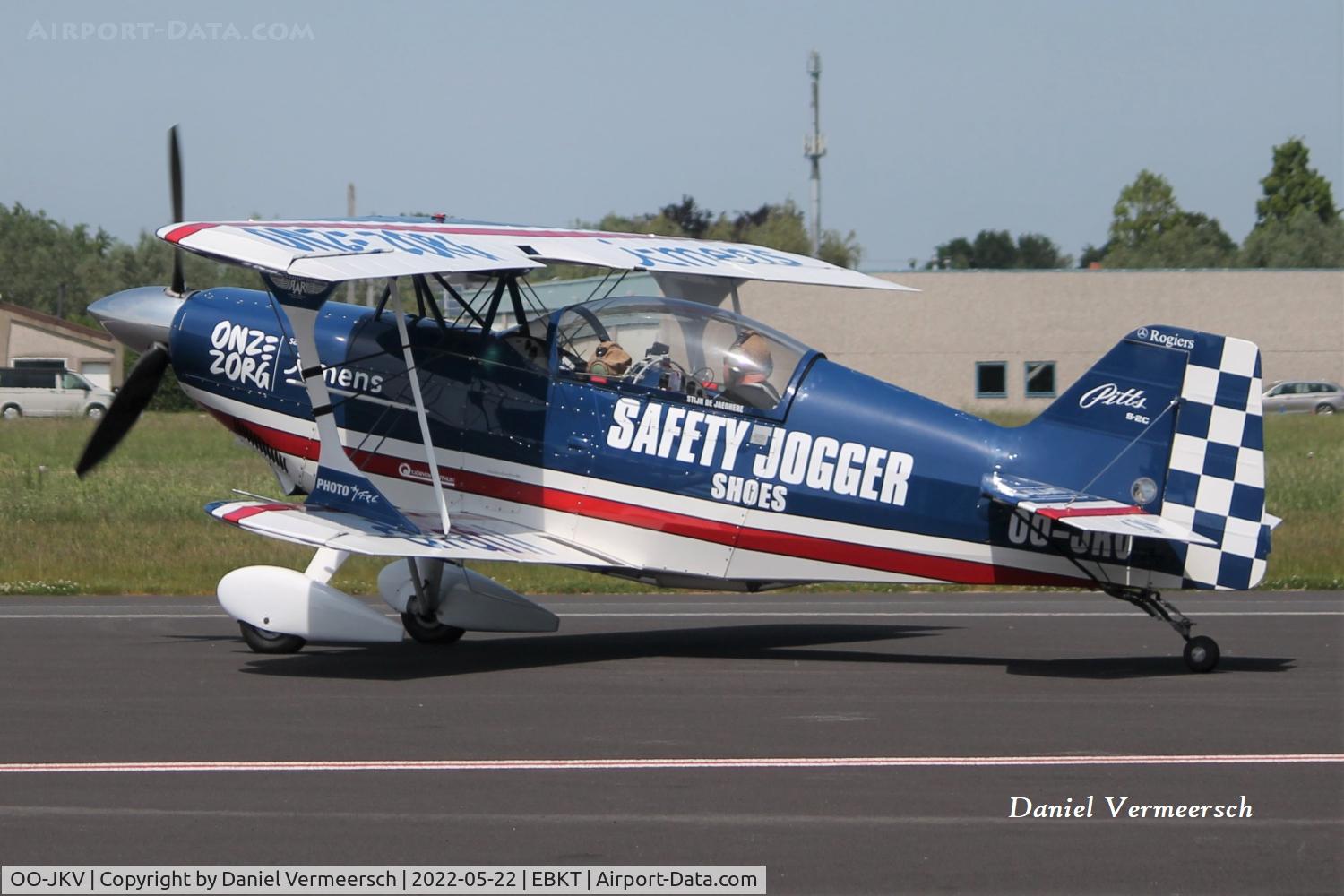 OO-JKV, 2002 Aviat Pitts S-2C Special C/N 6052, At Kortrijk Airport.