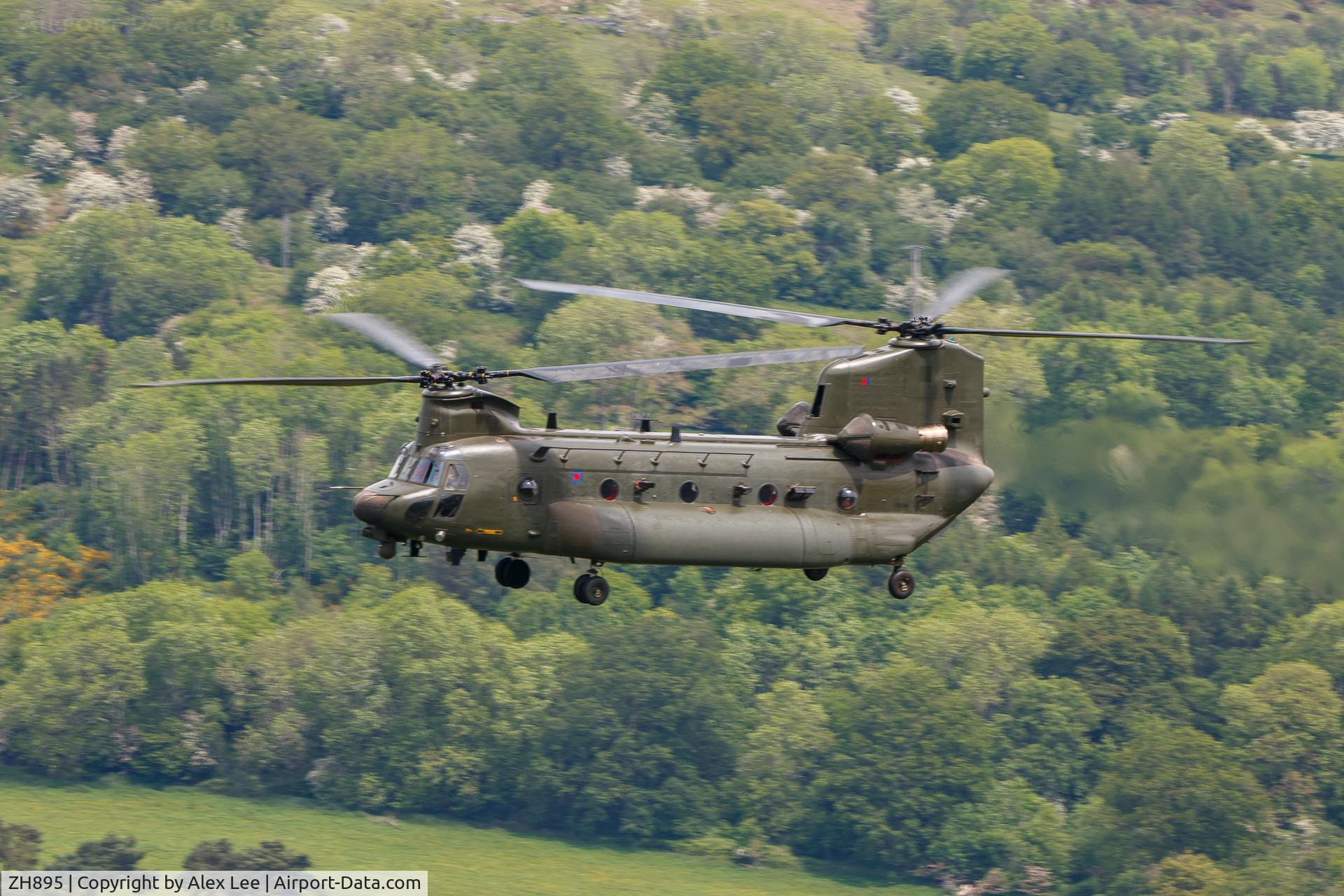 ZH895, Boeing Vertol Chinook HC.2A C/N M4458, Through Usk Valley