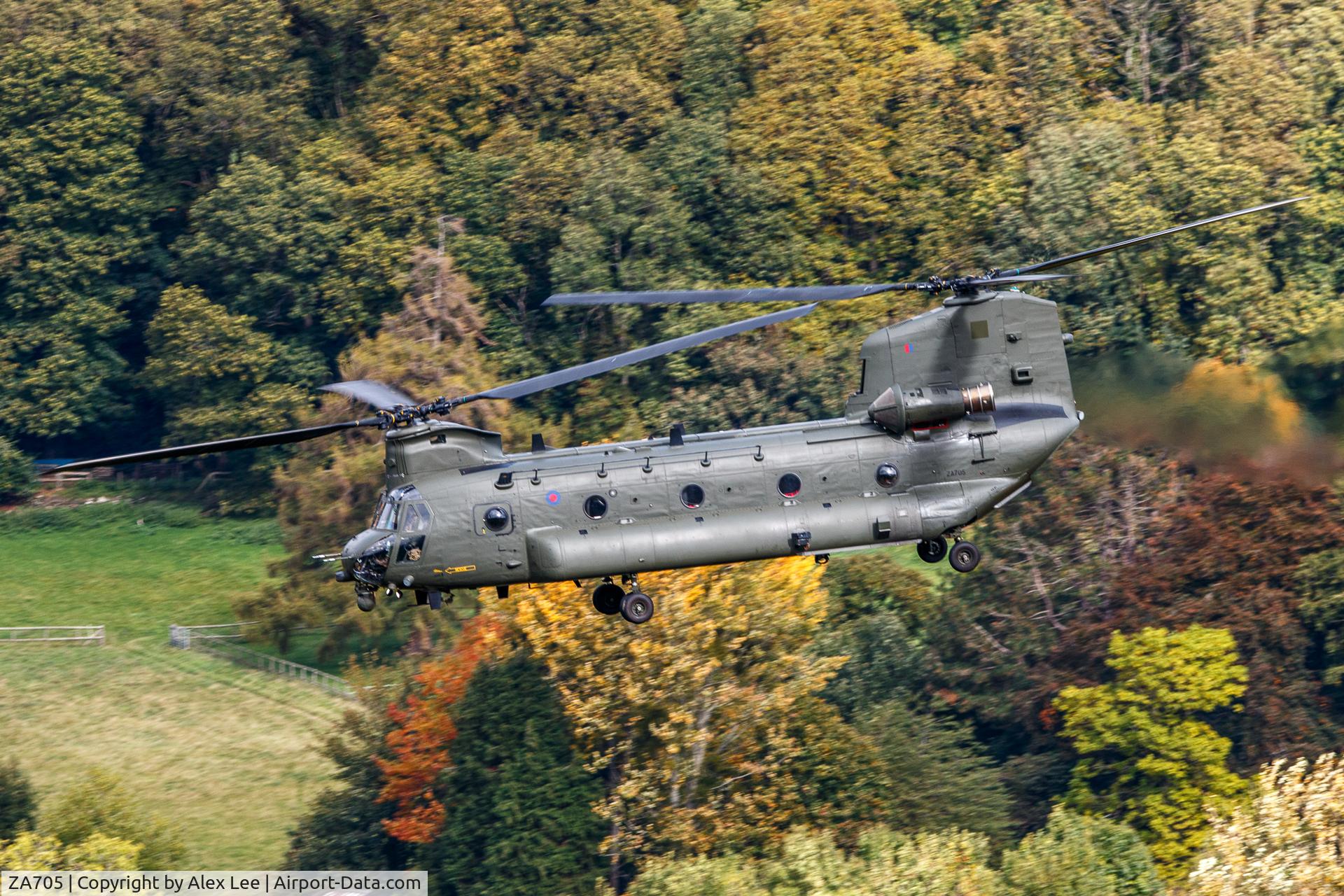 ZA705, Boeing Vertol Chinook HC.2 C/N M/A017/B-835/M7030, Through Usk Valley