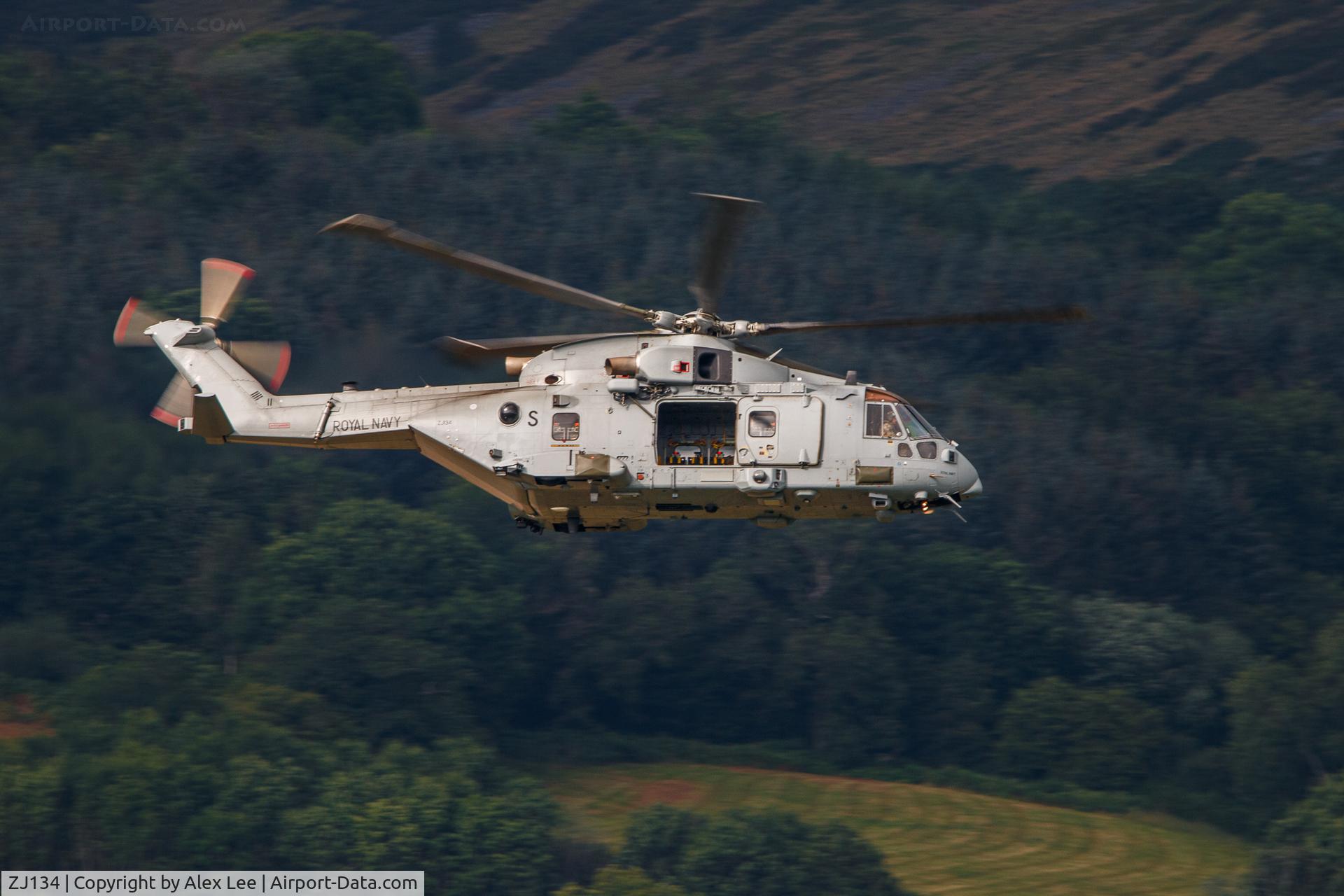 ZJ134, Westland Merlin HC.4 C/N 50183/RAF18, Through Usk Valley
