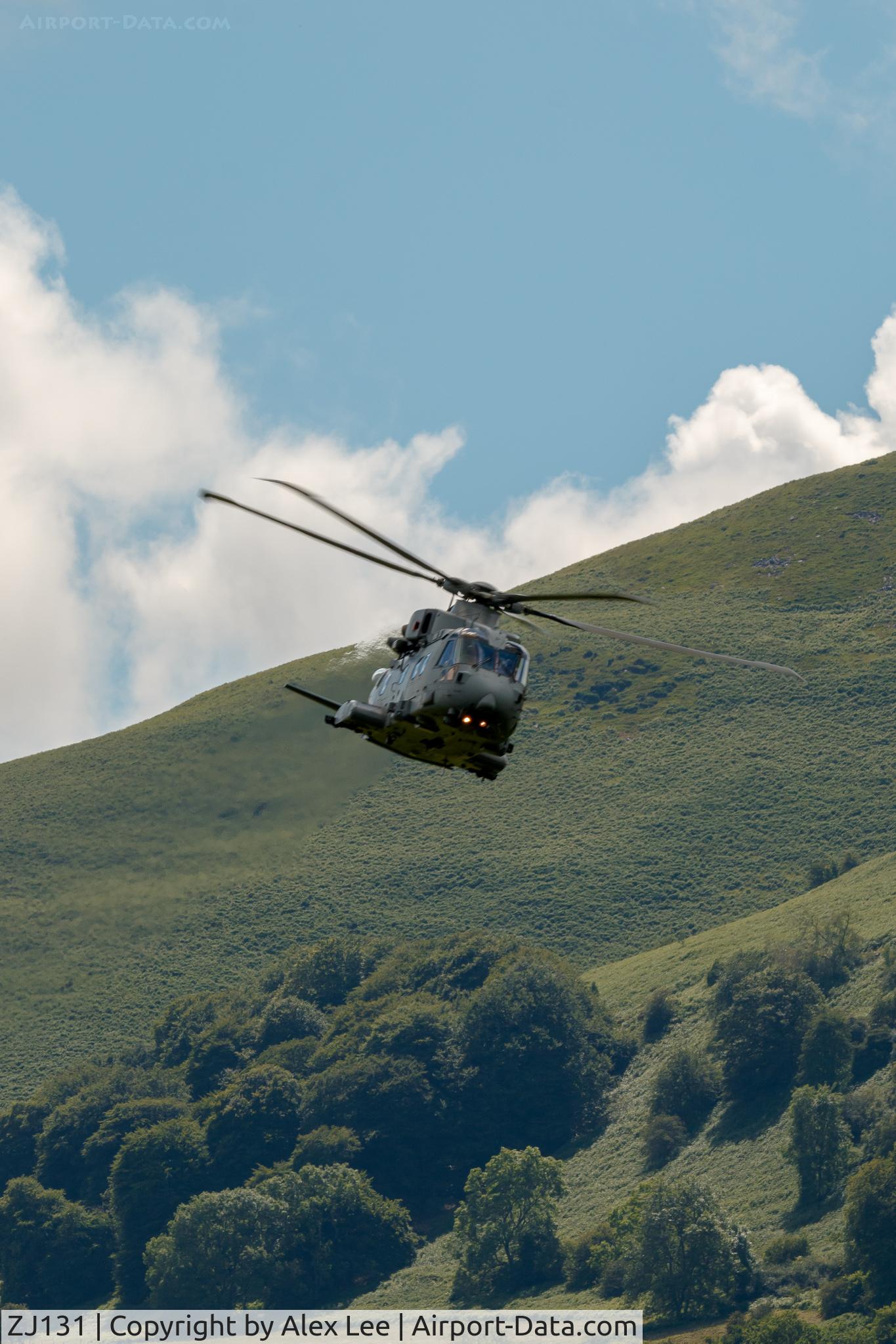 ZJ131, 2002 EHI EH101-411 Merlin HC4 C/N 50173/RAF15, Through Usk Valley