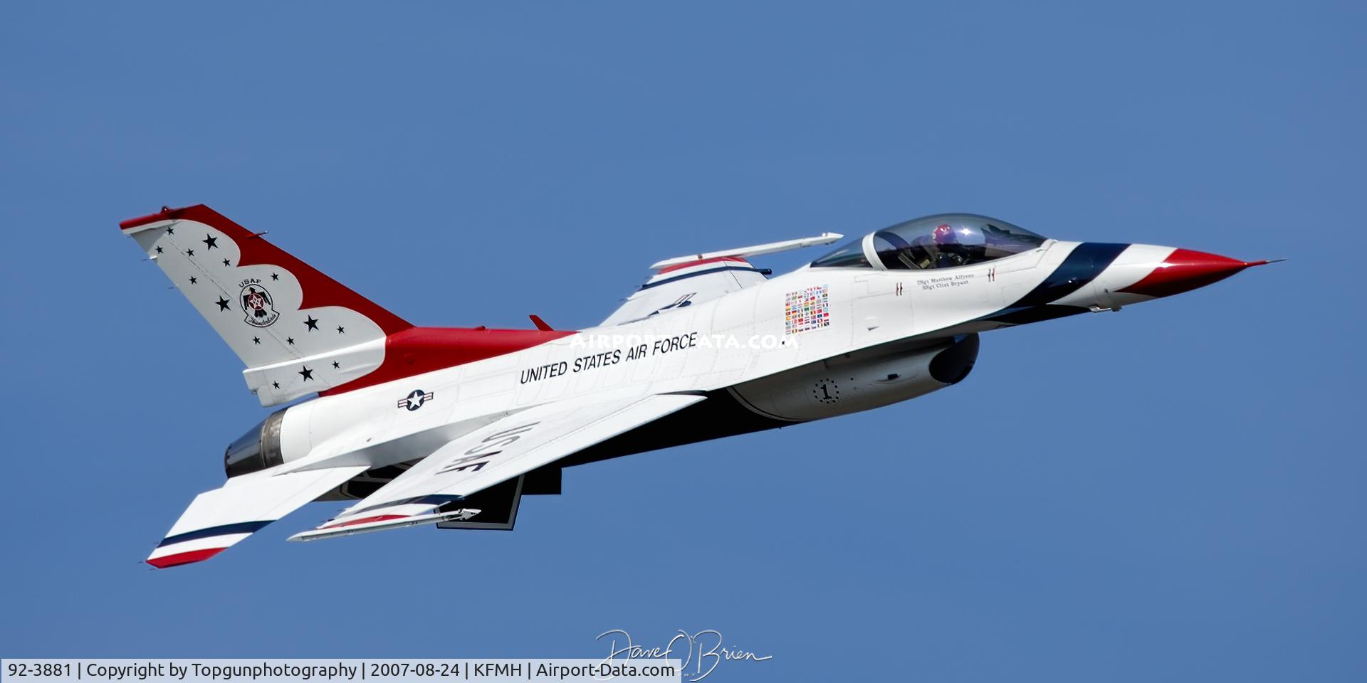 92-3881, 1992 General Dynamics F-16C Fighting Falcon C/N CC-123, Boss leads the way