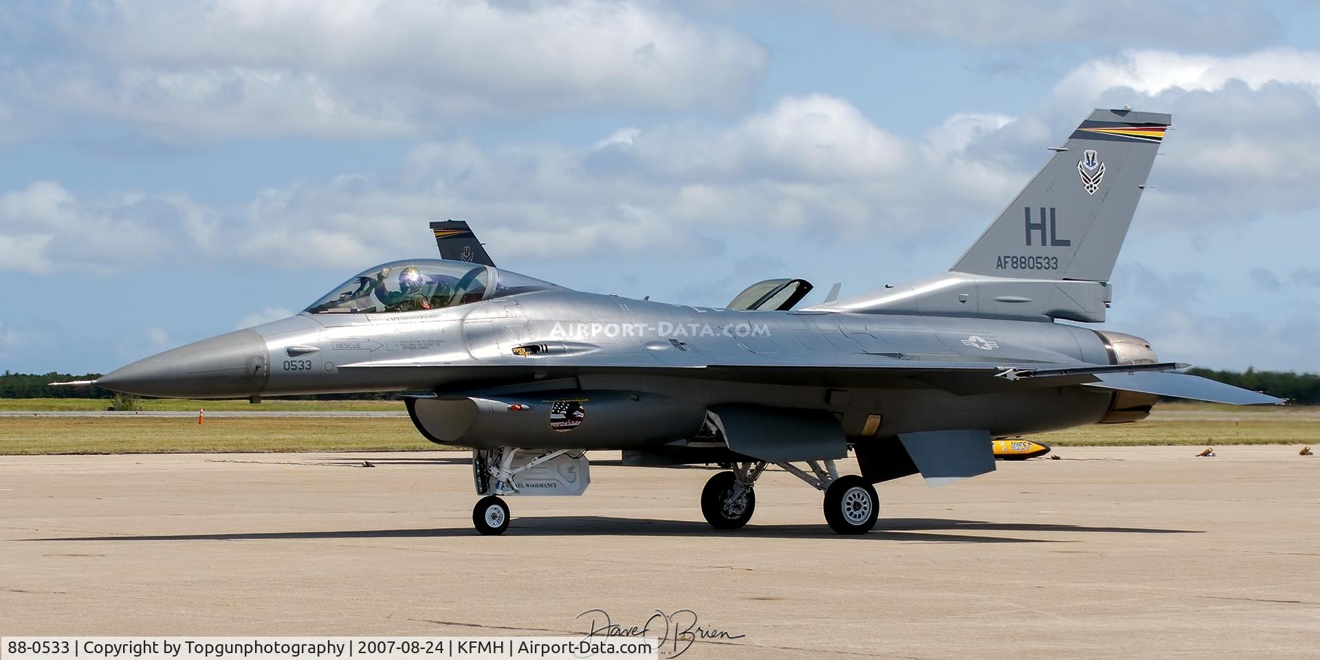 88-0533, 1988 General Dynamics F-16CG Night Falcon C/N 1C-135, Viper Demo taxis out