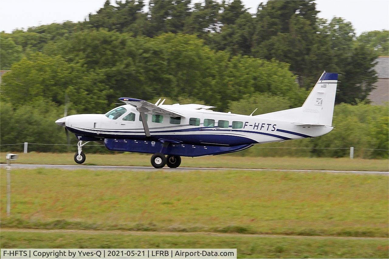 F-HFTS, 2016 Cessna 208B Grand Caravan C/N 208B5265, Textron Aviation Inc. Grand Caravan 208B, Take off run rwy 25L, Brest-Bretagne airport (LFRB-BES)