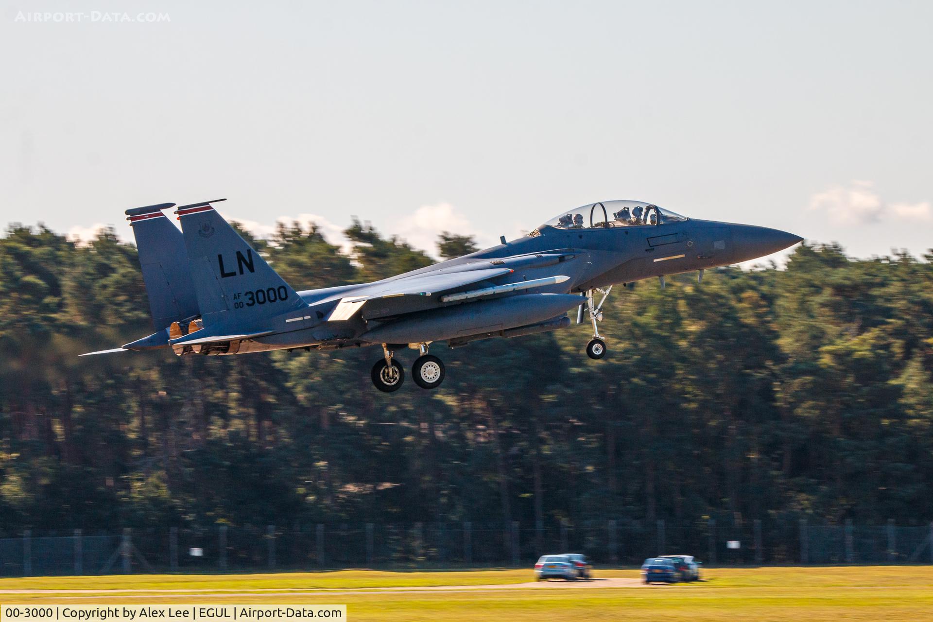 00-3000, 2000 McDonnell Douglas F-15E Strike Eagle C/N 1366/E227, Landing at Lakenheath