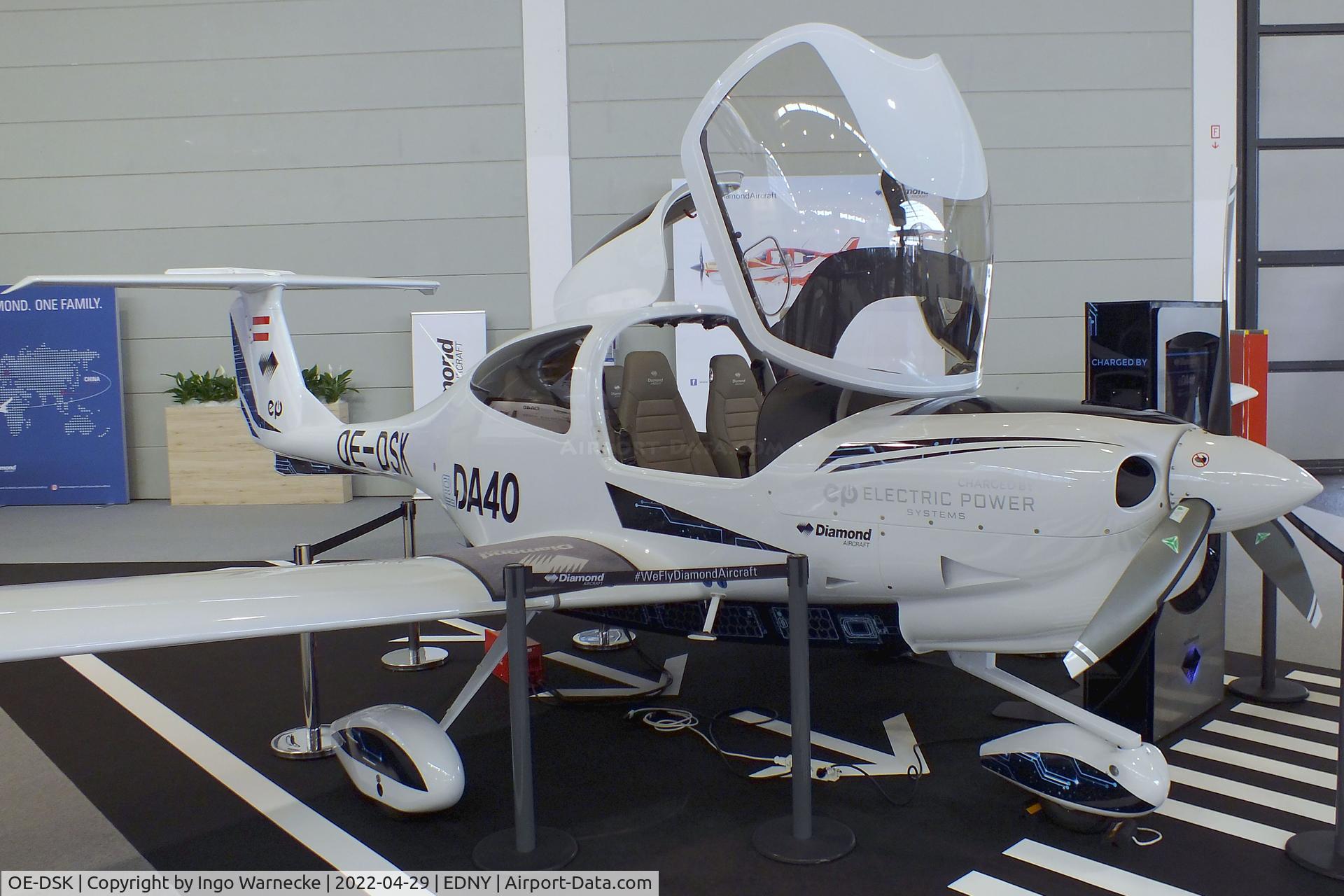 OE-DSK, Diamond eDA-40 C/N 40.N548, Diamond eDA40 prototype with electric motor at the AERO 2022, Friedrichshafen