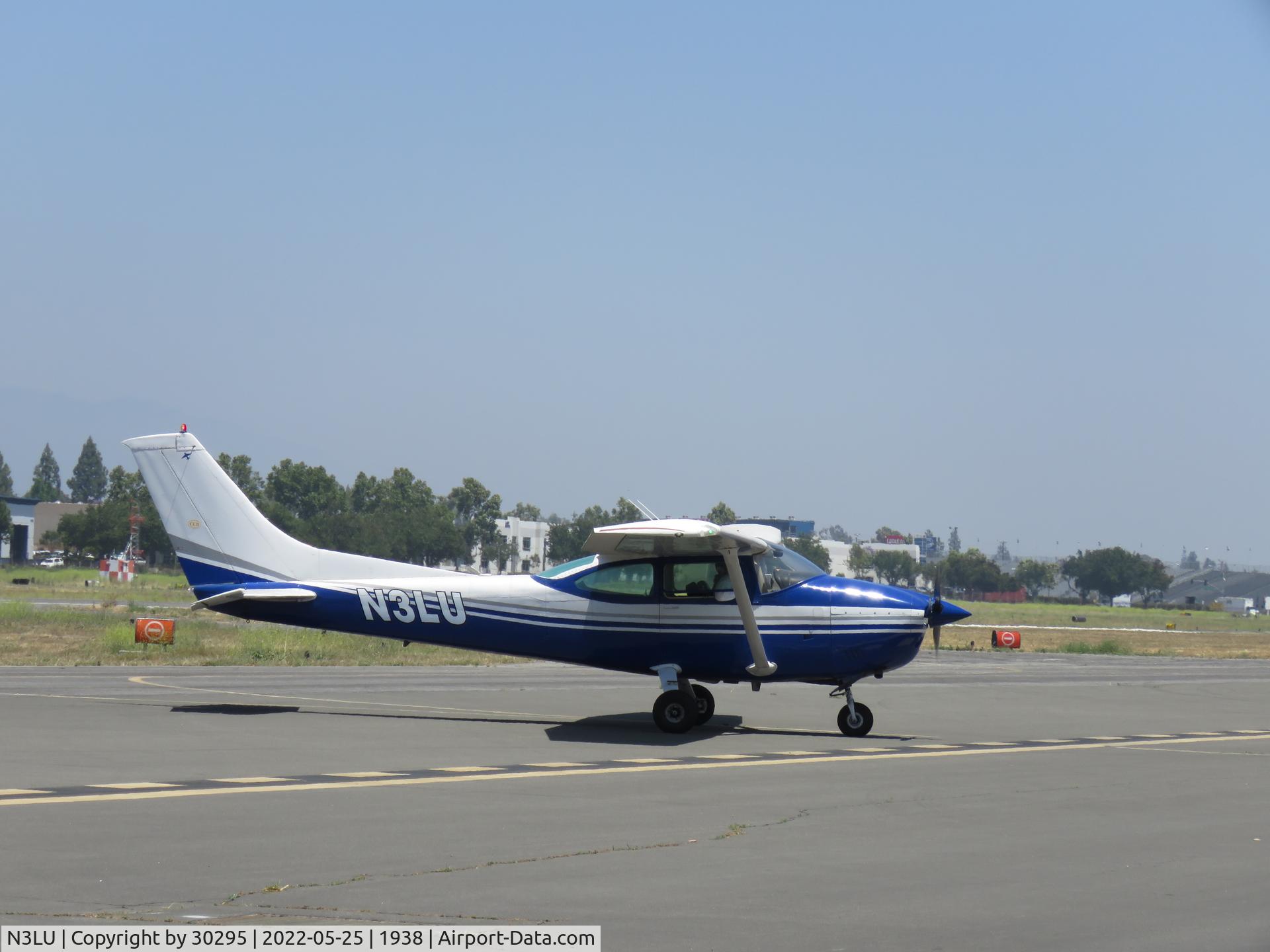 N3LU, Cessna 182P Skylane C/N 18264437, Near the gas pumps