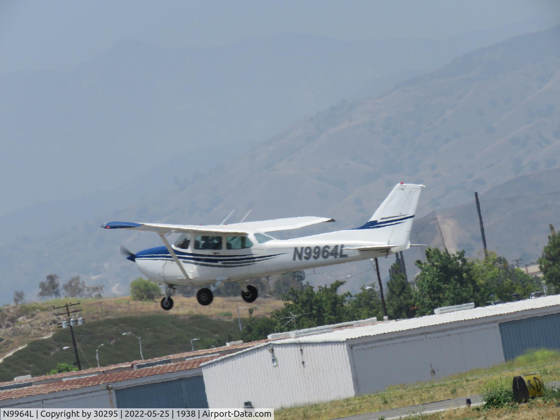 N9964L, 1986 Cessna 172P C/N 17276652, Taking off